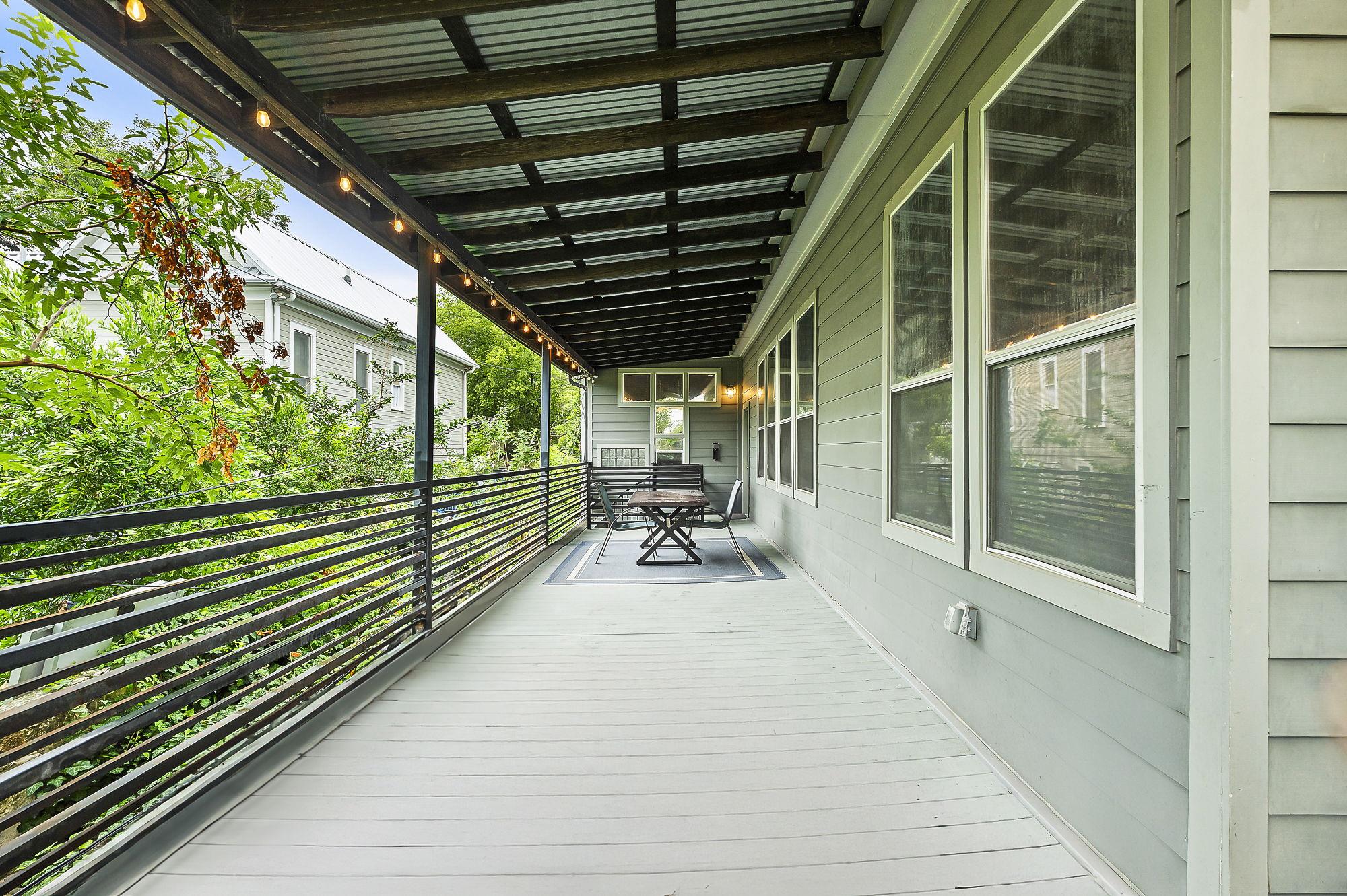 Historic Corridor steps to Austin's best BBQ