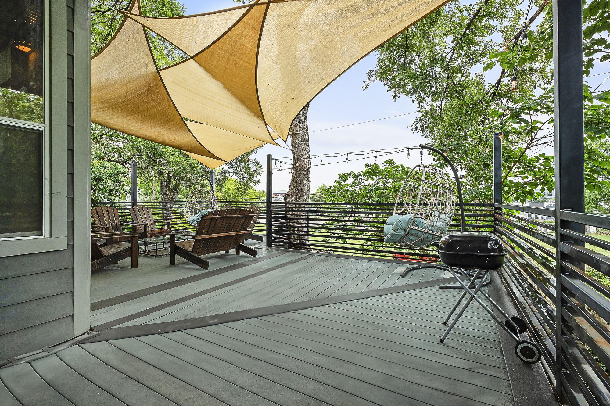 Historic Corridor steps to Austin's best BBQ