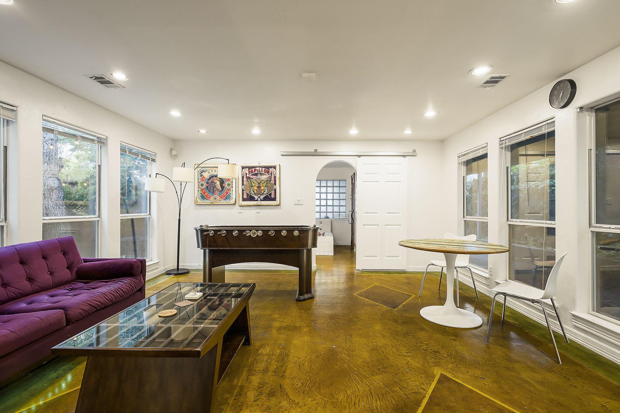 Historic Corridor steps to Austin's best BBQ