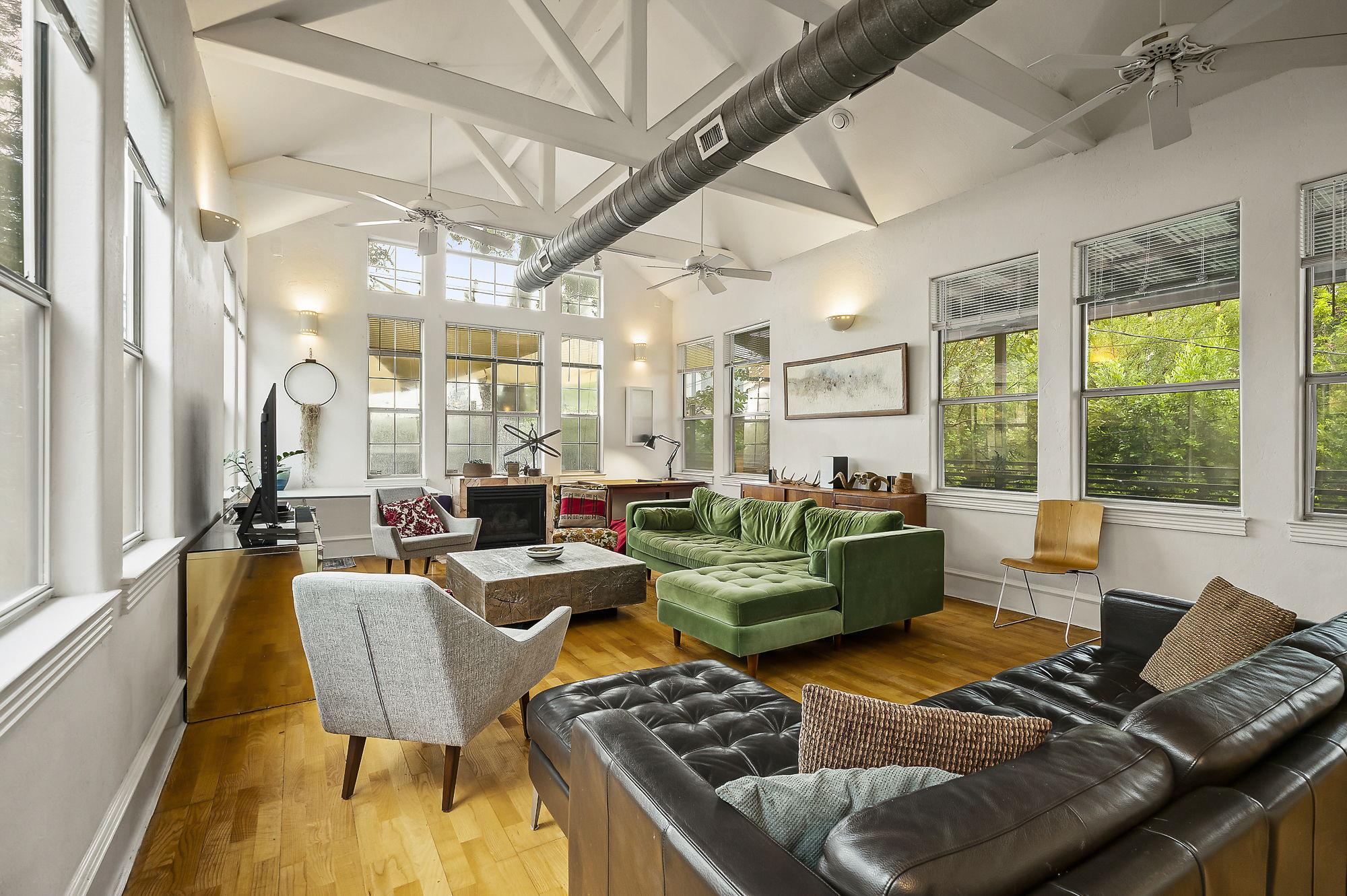 Historic Corridor steps to Austin's best BBQ