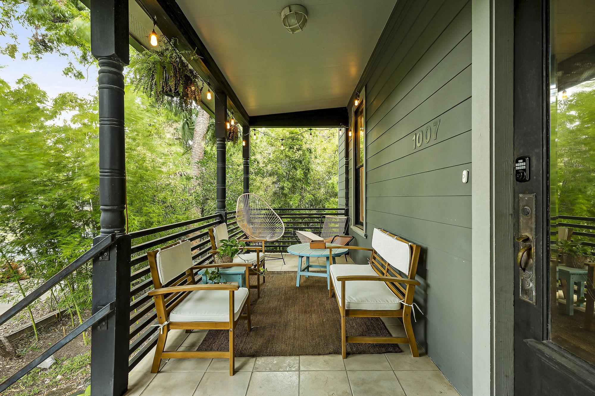 Historic Corridor steps to Austin's best BBQ