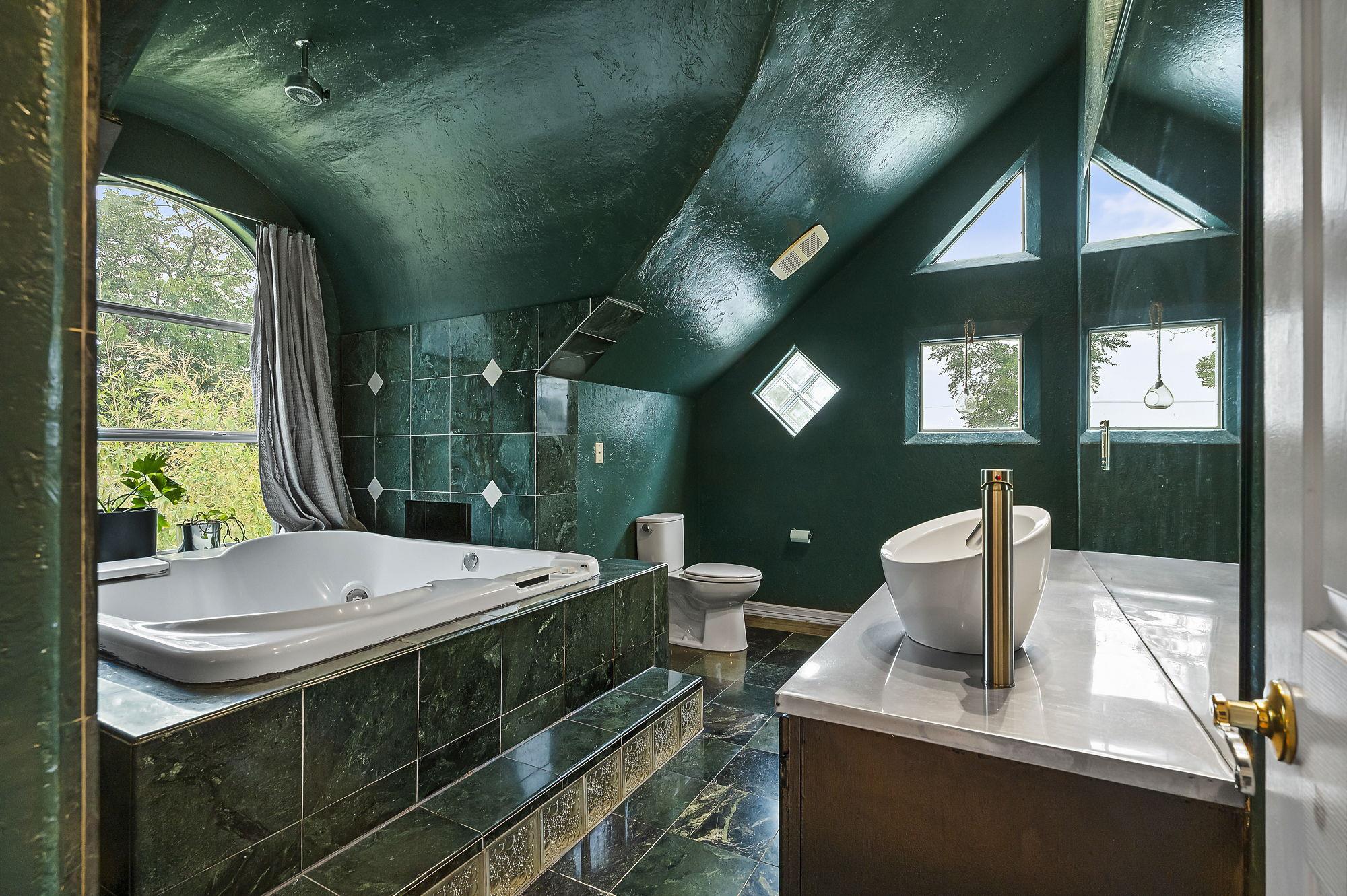 Historic Corridor steps to Austin's best BBQ