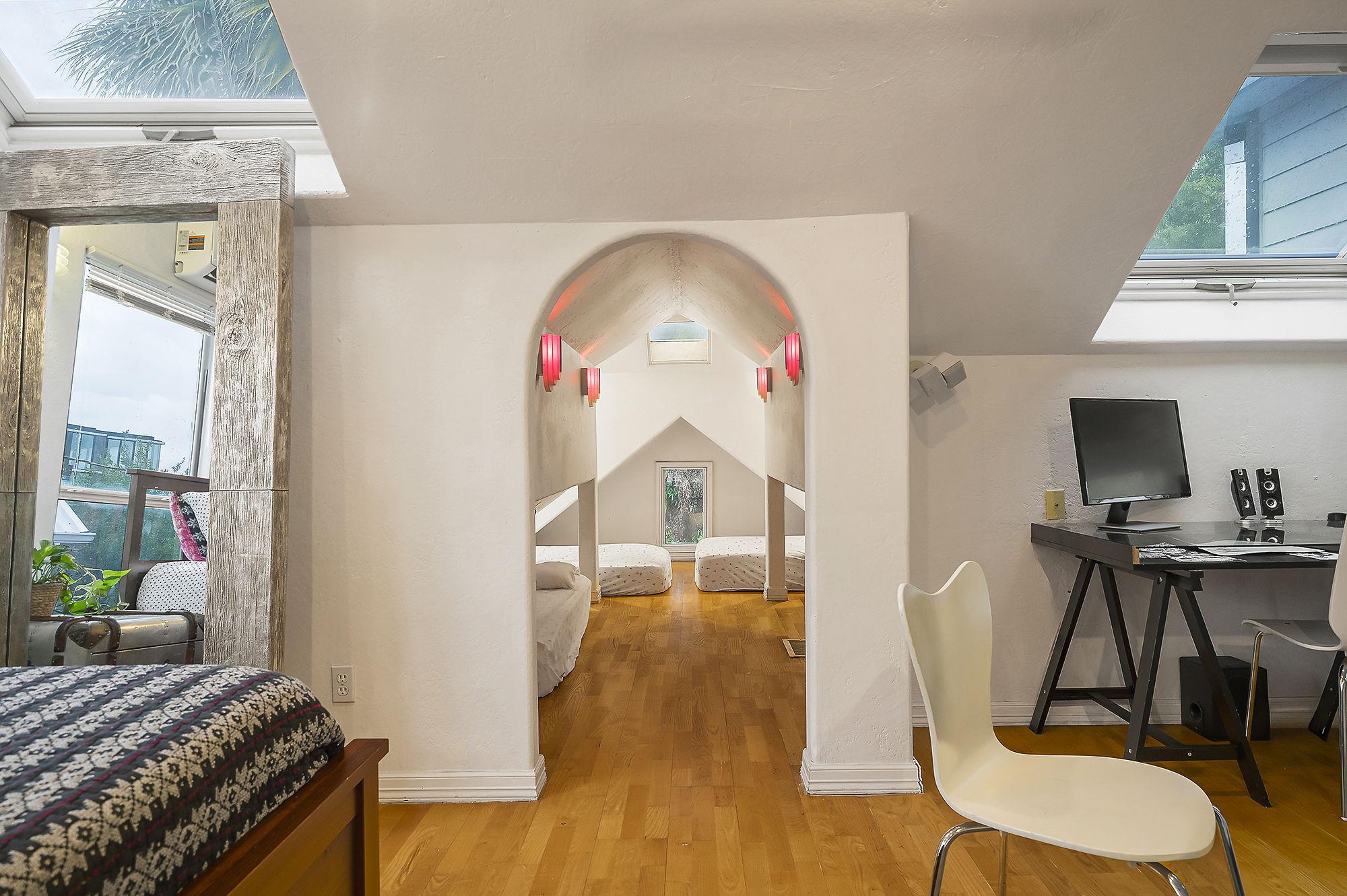 Historic Corridor steps to Austin's best BBQ