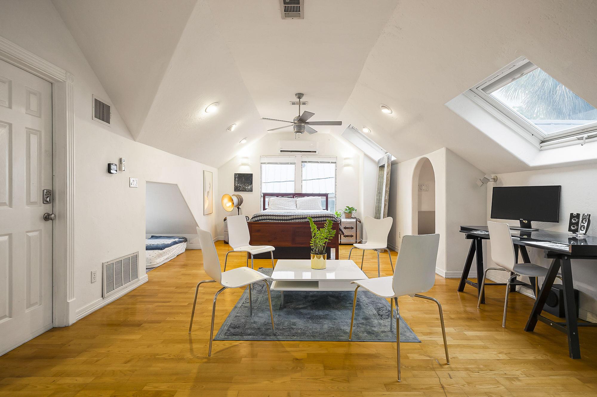 Historic Corridor steps to Austin's best BBQ