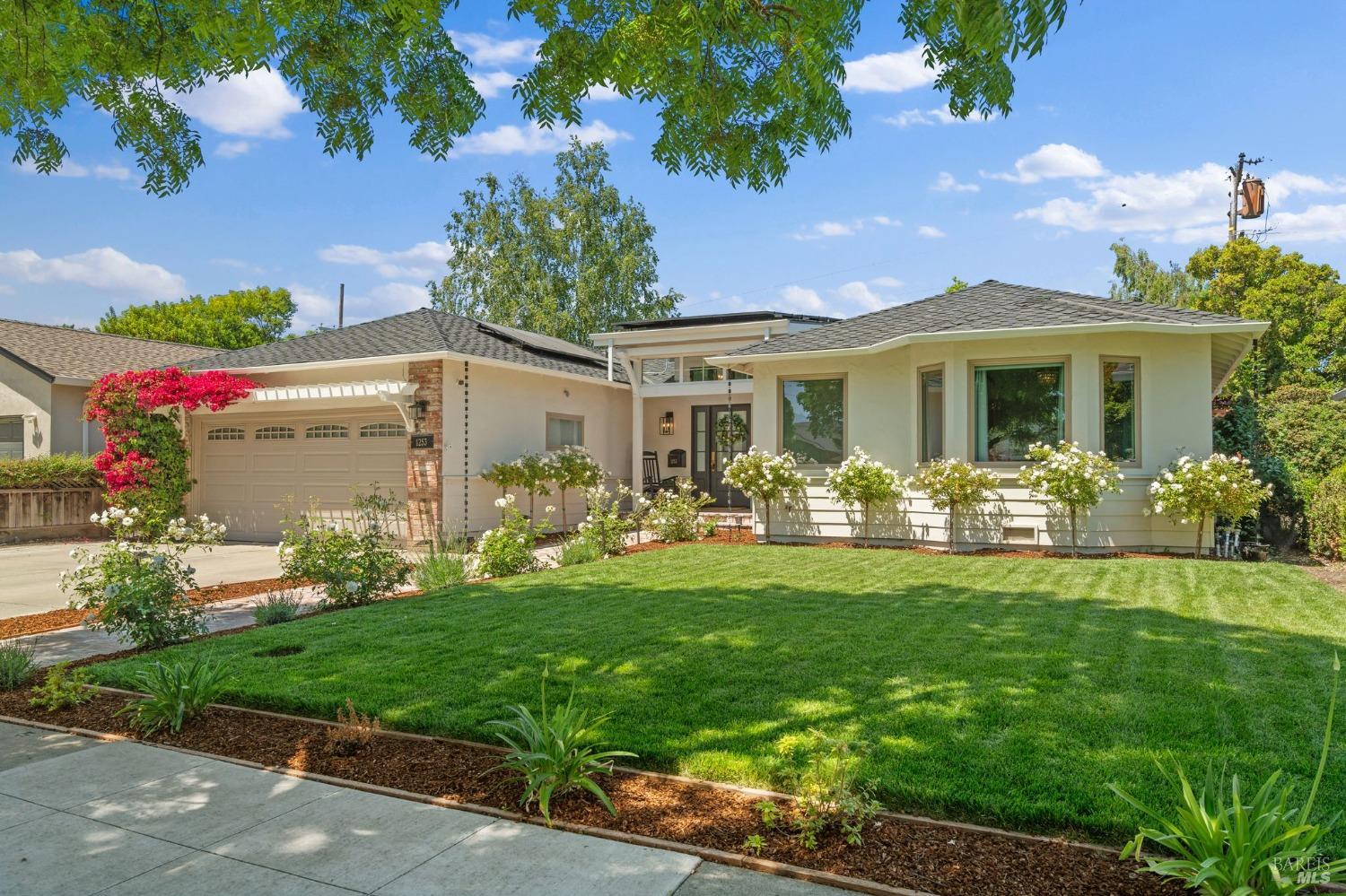1253 Redcliff Dr