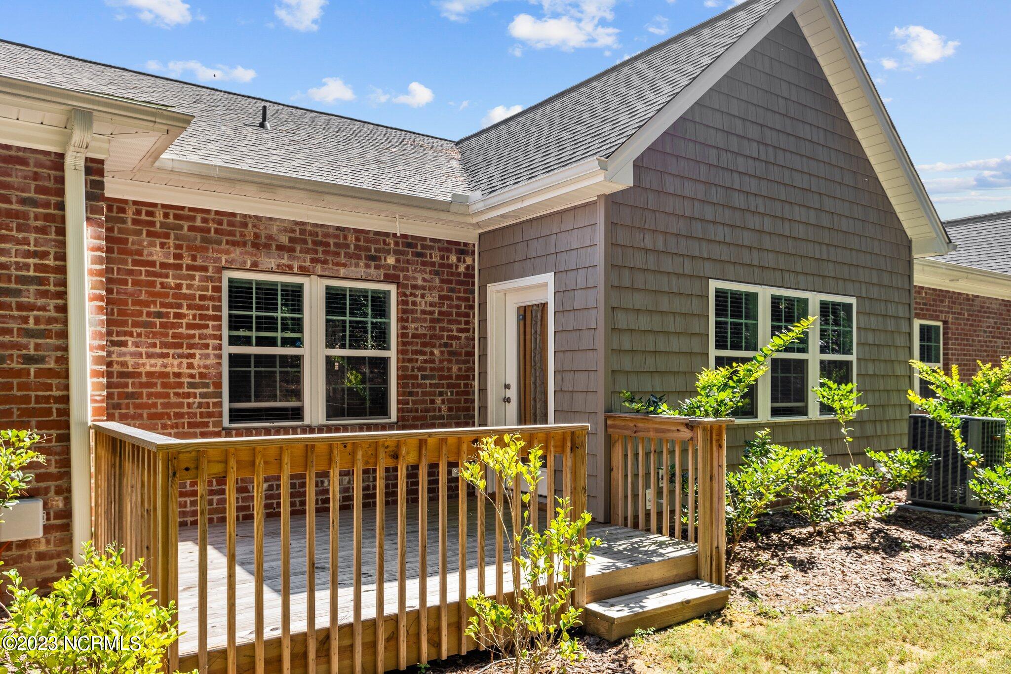 810 Lighthorse Circle