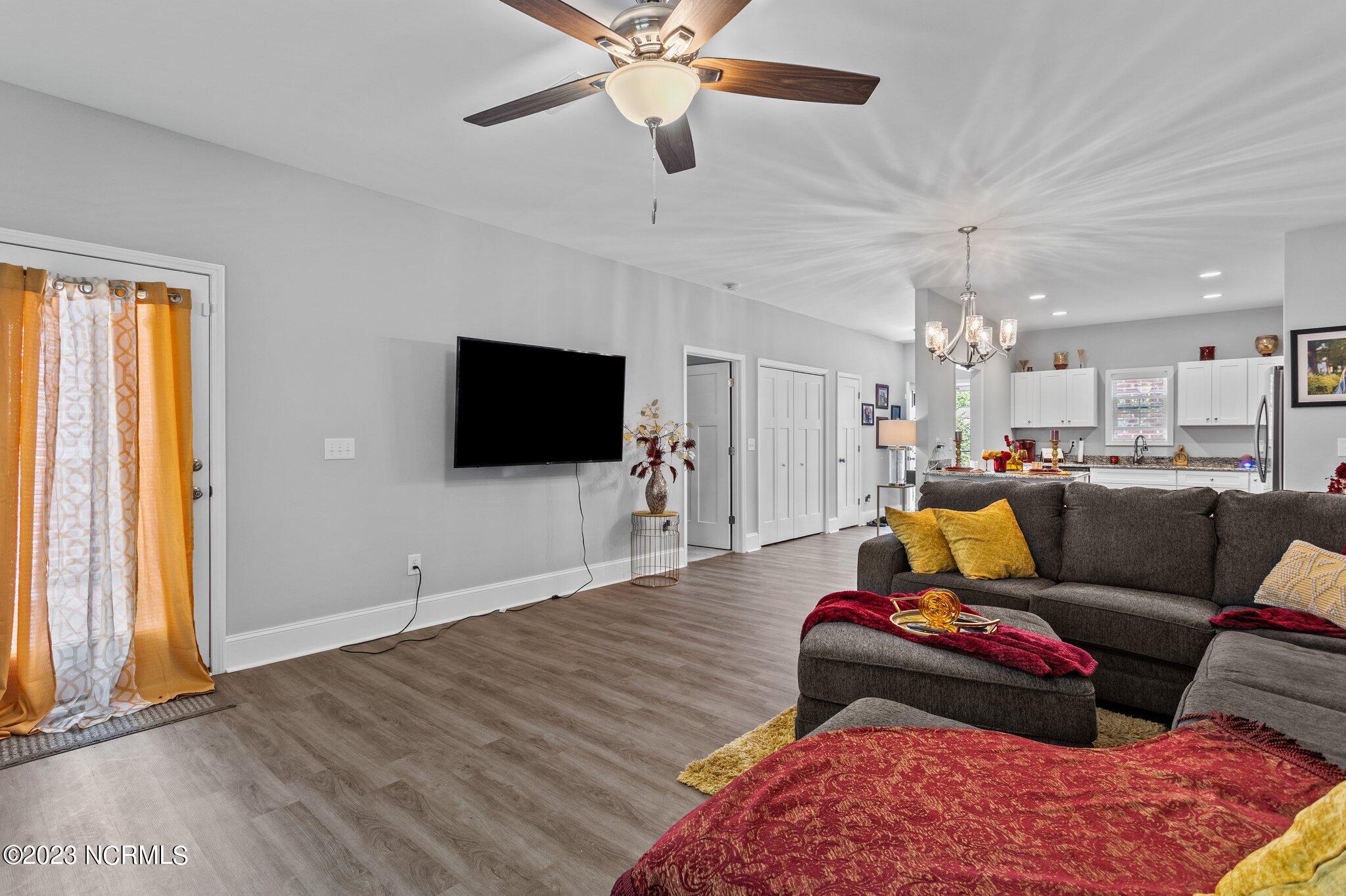 810 Lighthorse Circle