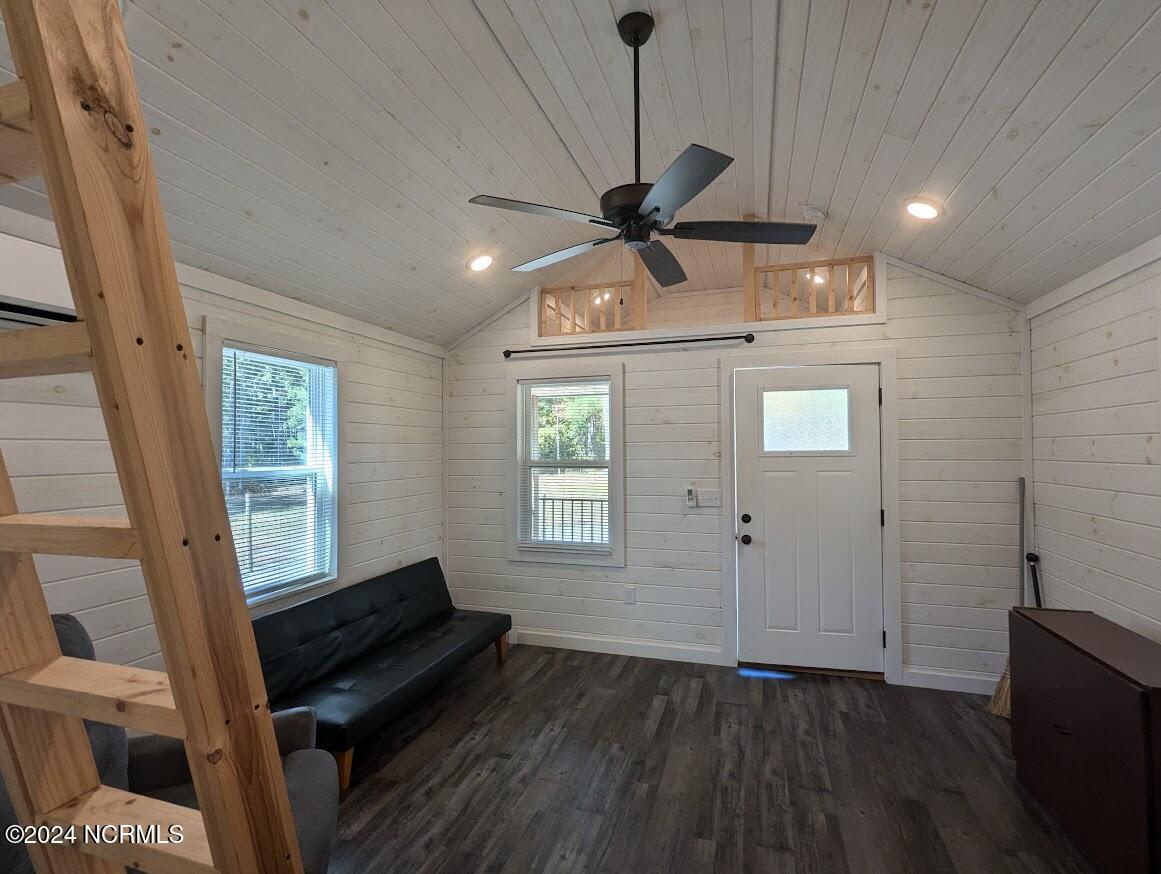 3255 Lakebay Road