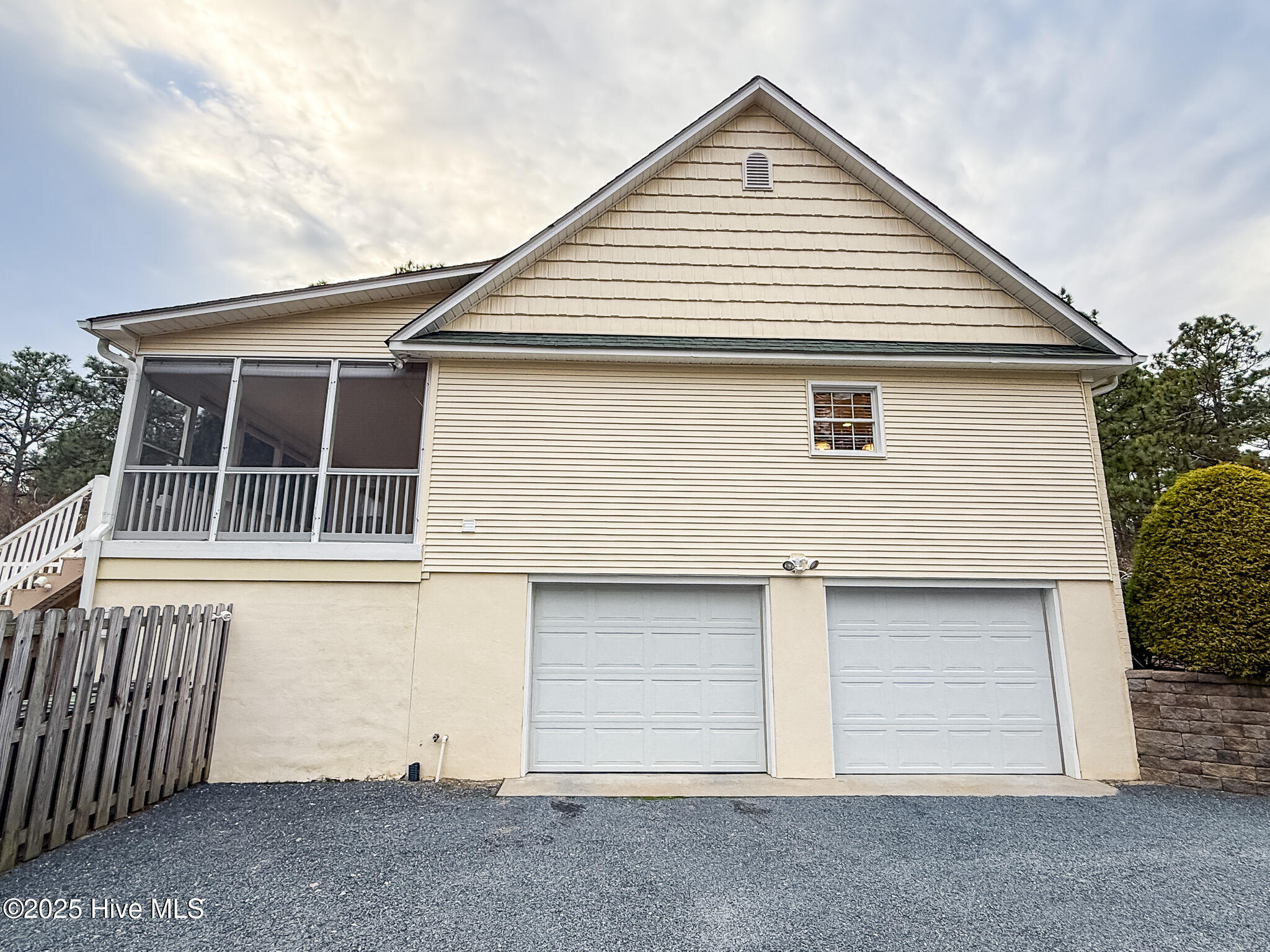 870 Monticello Drive, 8