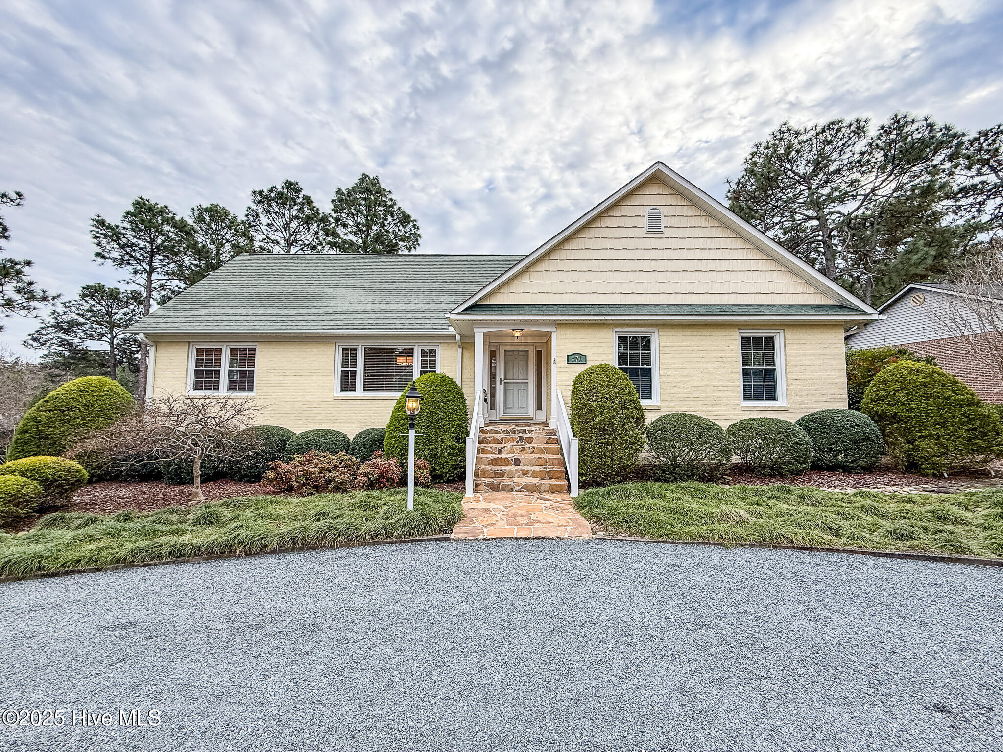 870 Monticello Drive, 8