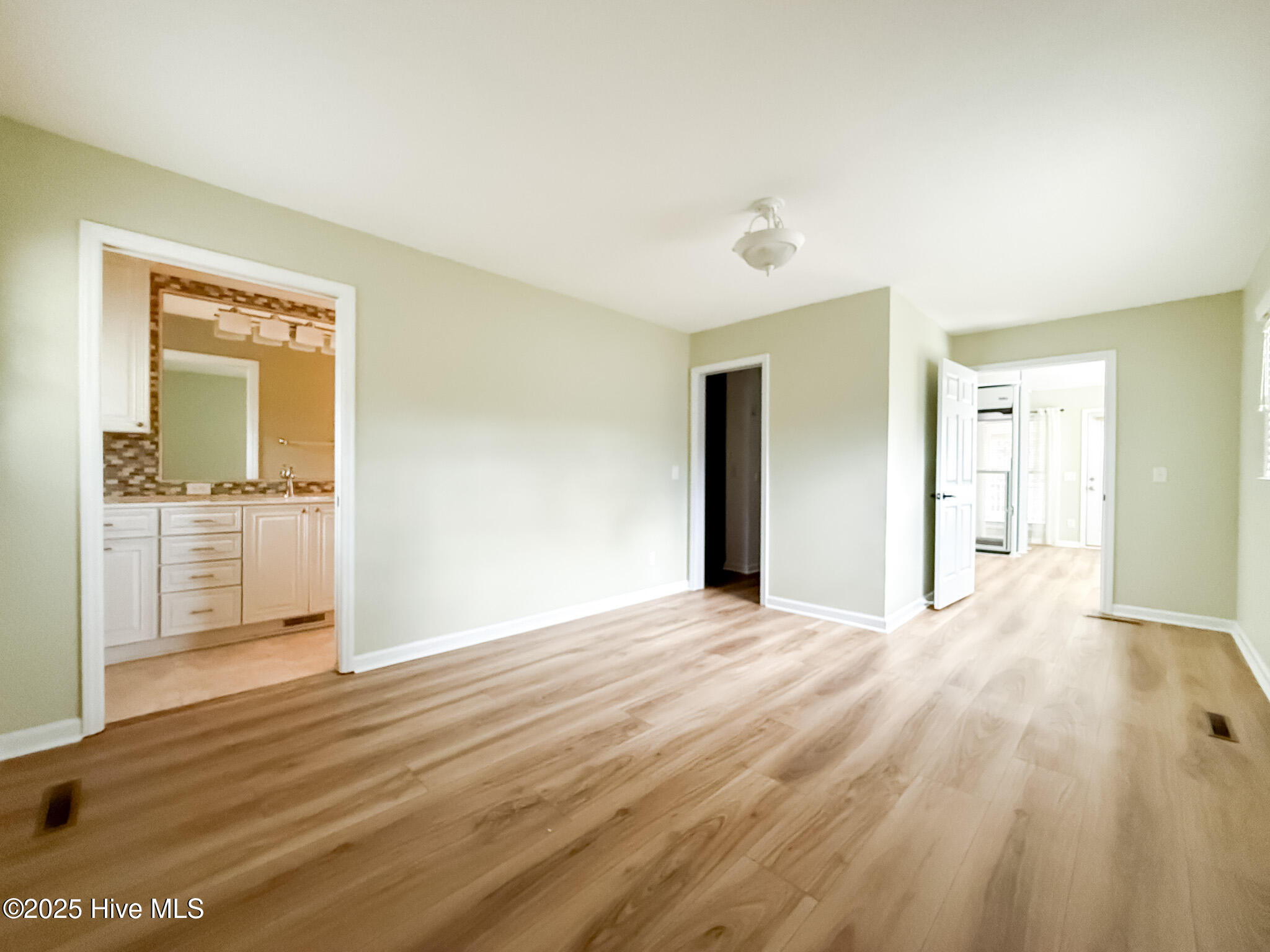 870 Monticello Drive, 8