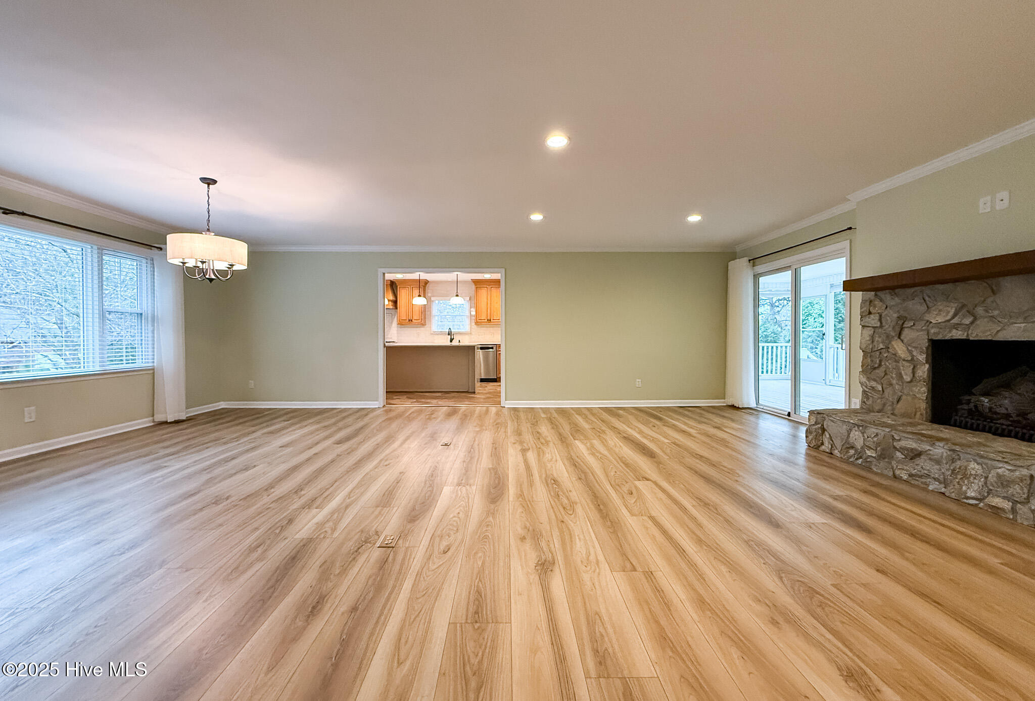 870 Monticello Drive, 8