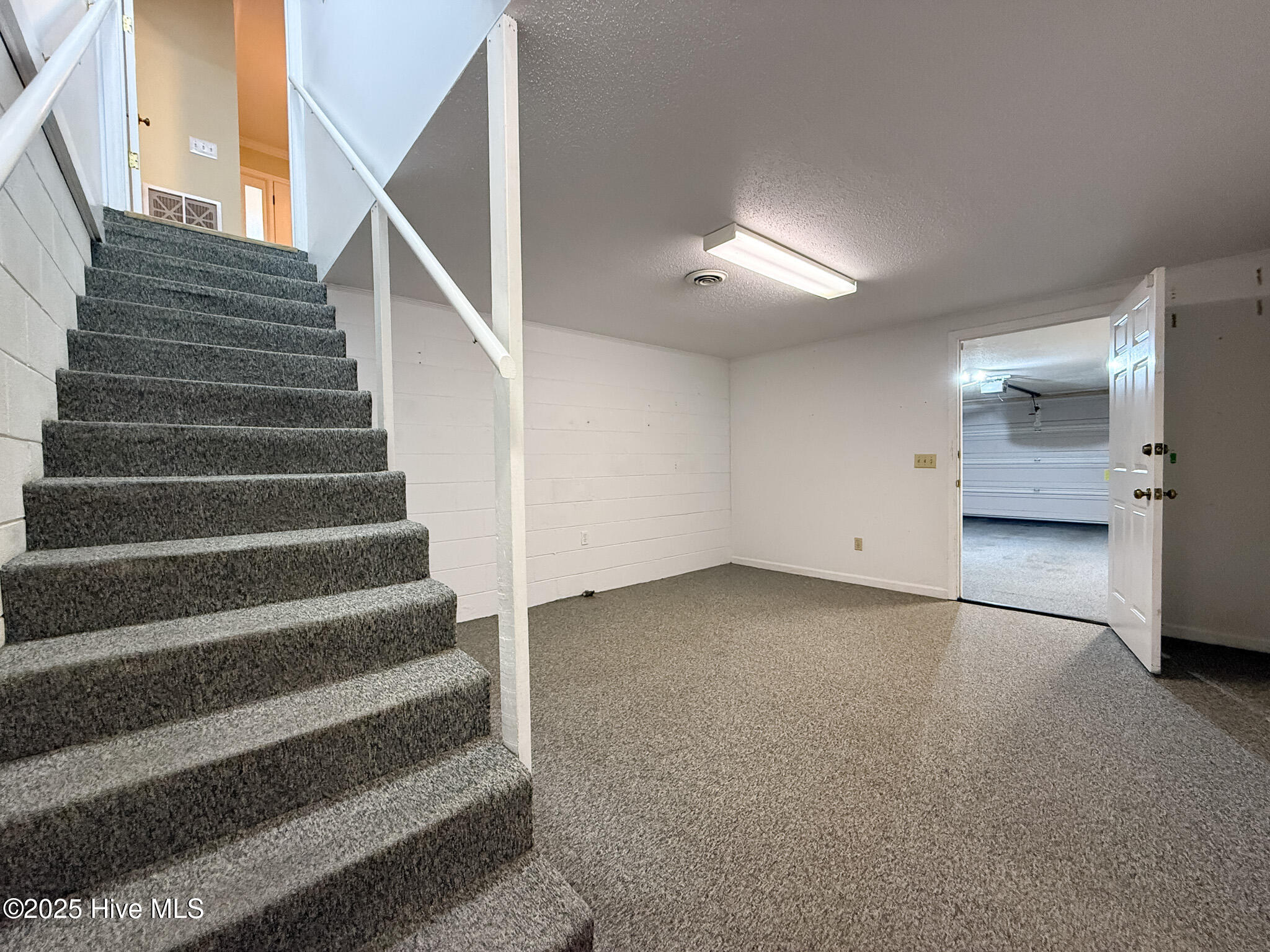 870 Monticello Drive, 8