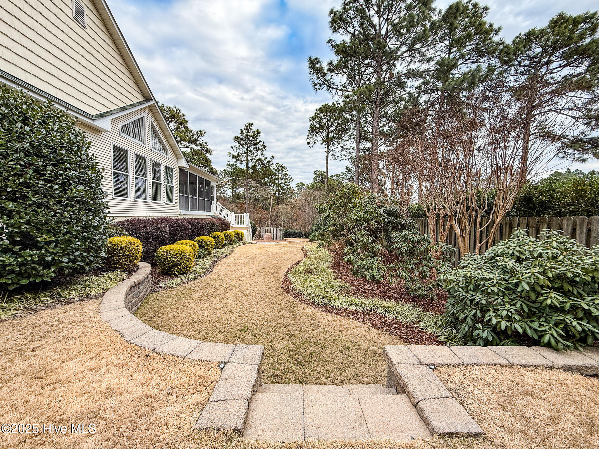 870 Monticello Drive, 8
