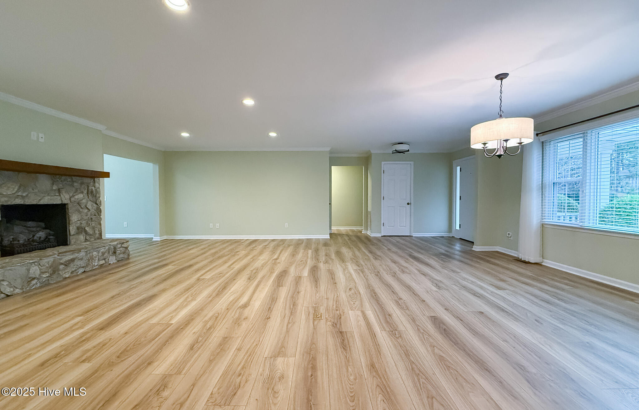 870 Monticello Drive, 8