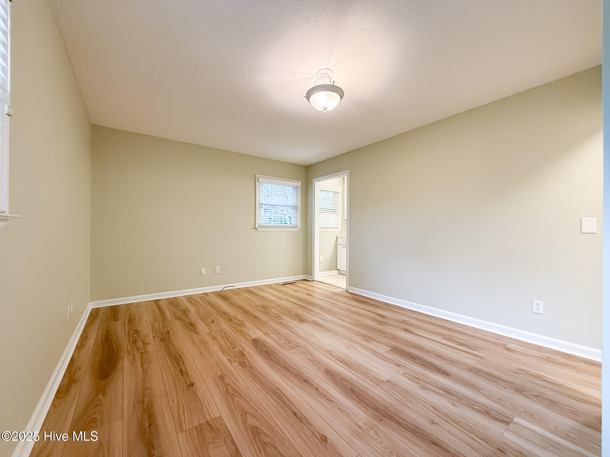 870 Monticello Drive, 8