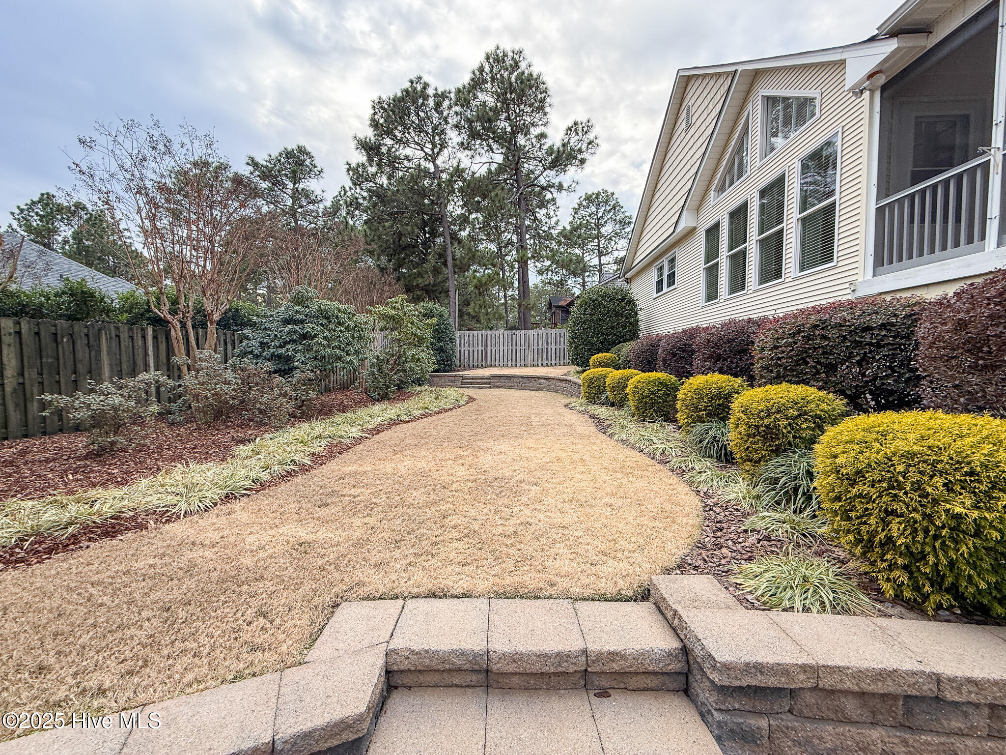870 Monticello Drive, 8