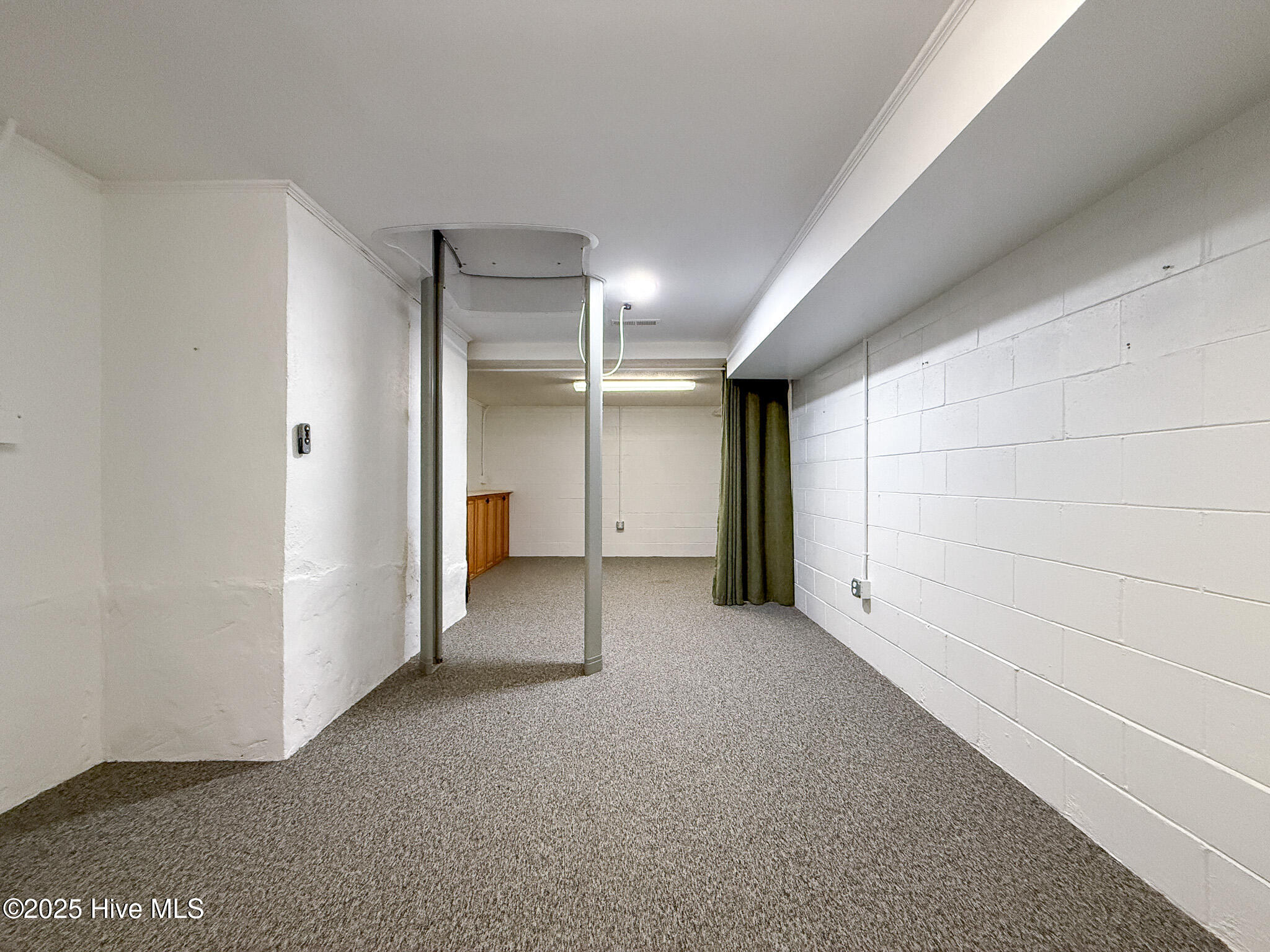 870 Monticello Drive, 8