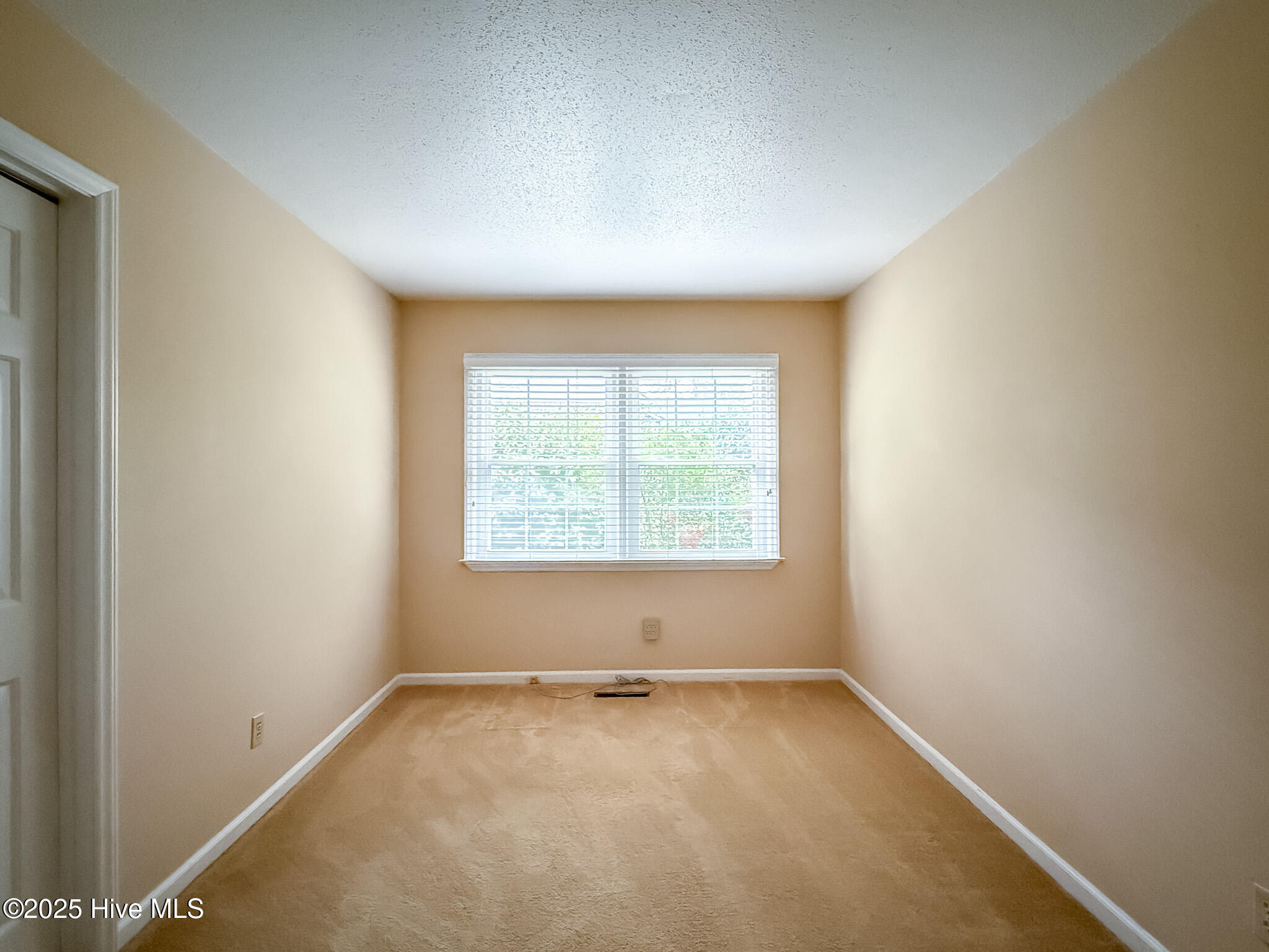 870 Monticello Drive, 8