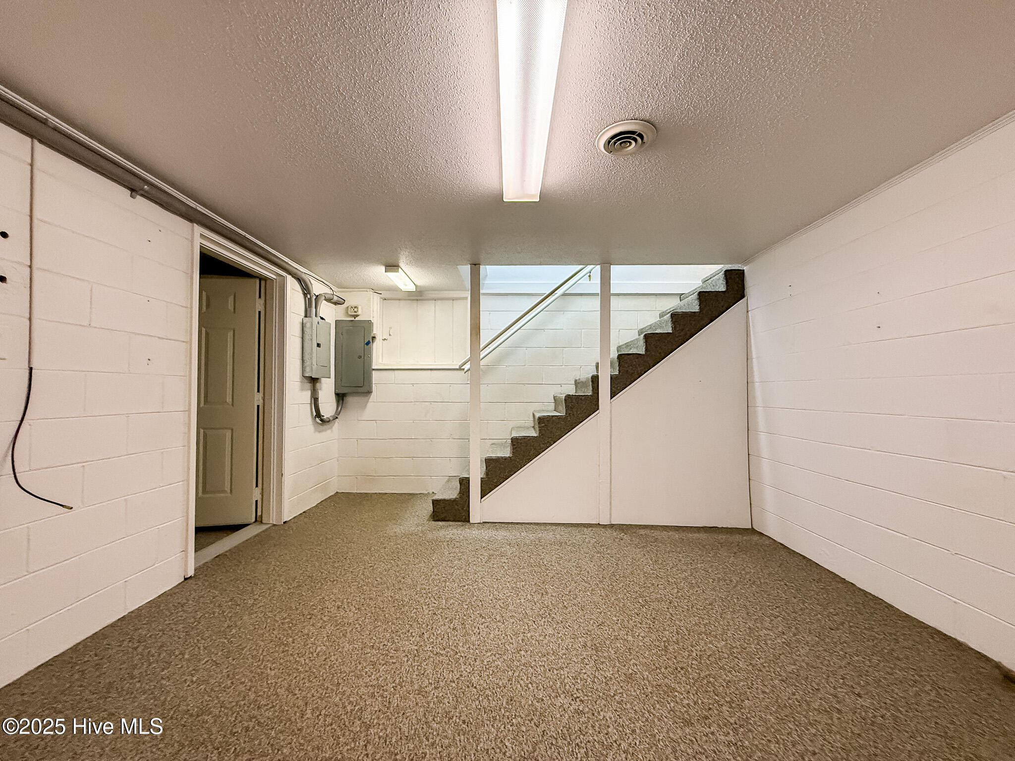 870 Monticello Drive, 8
