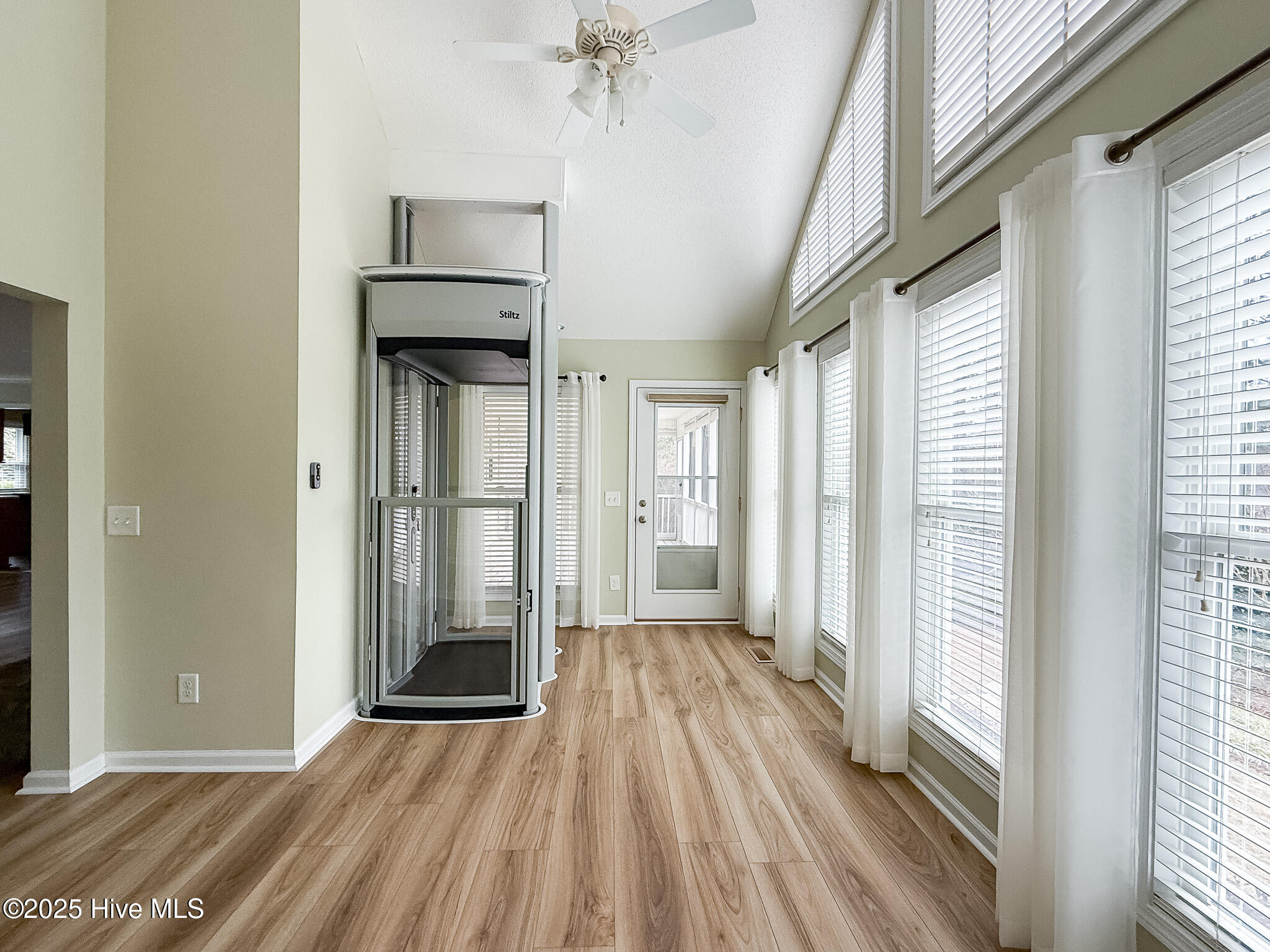 870 Monticello Drive, 8