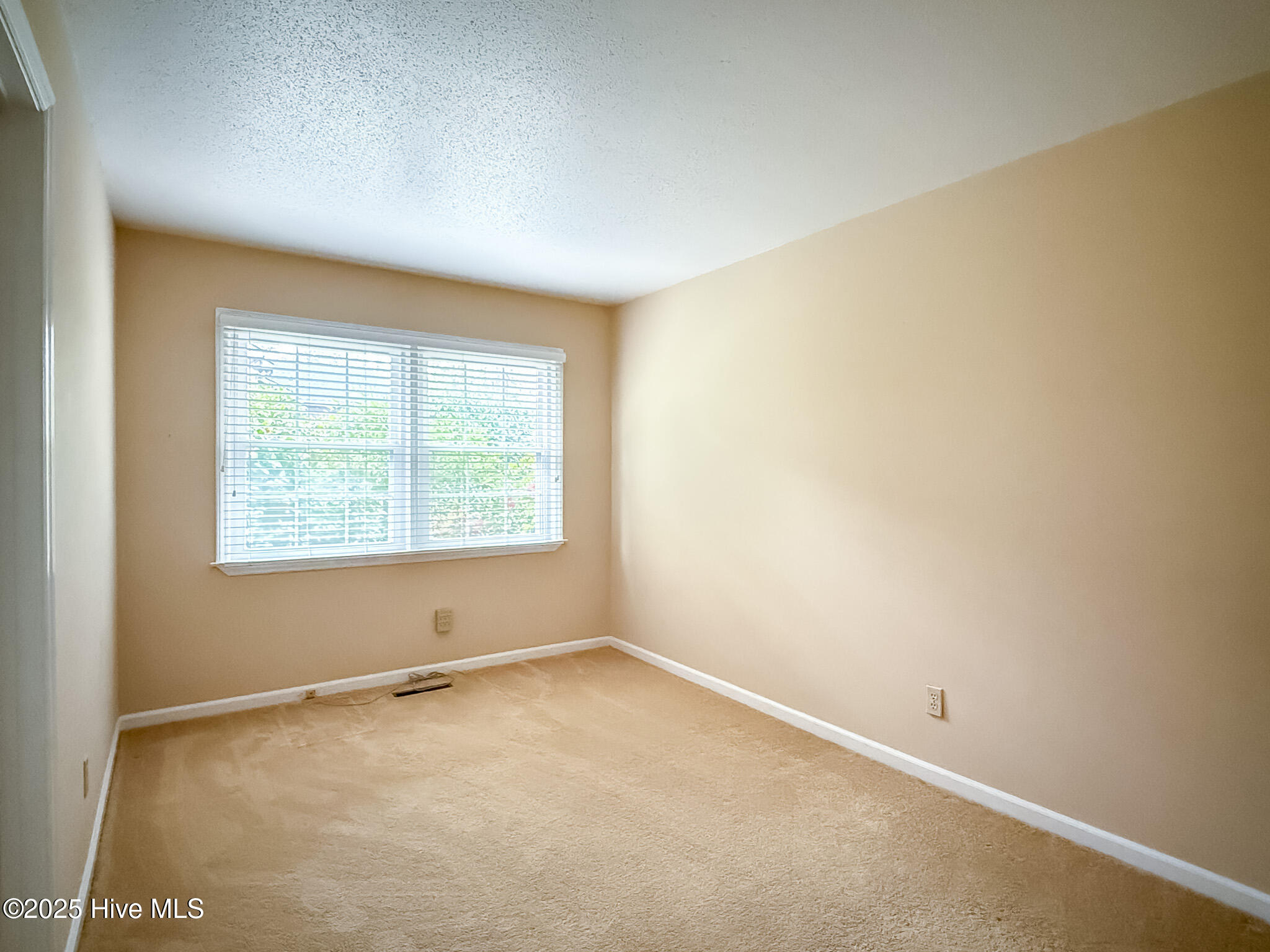 870 Monticello Drive, 8