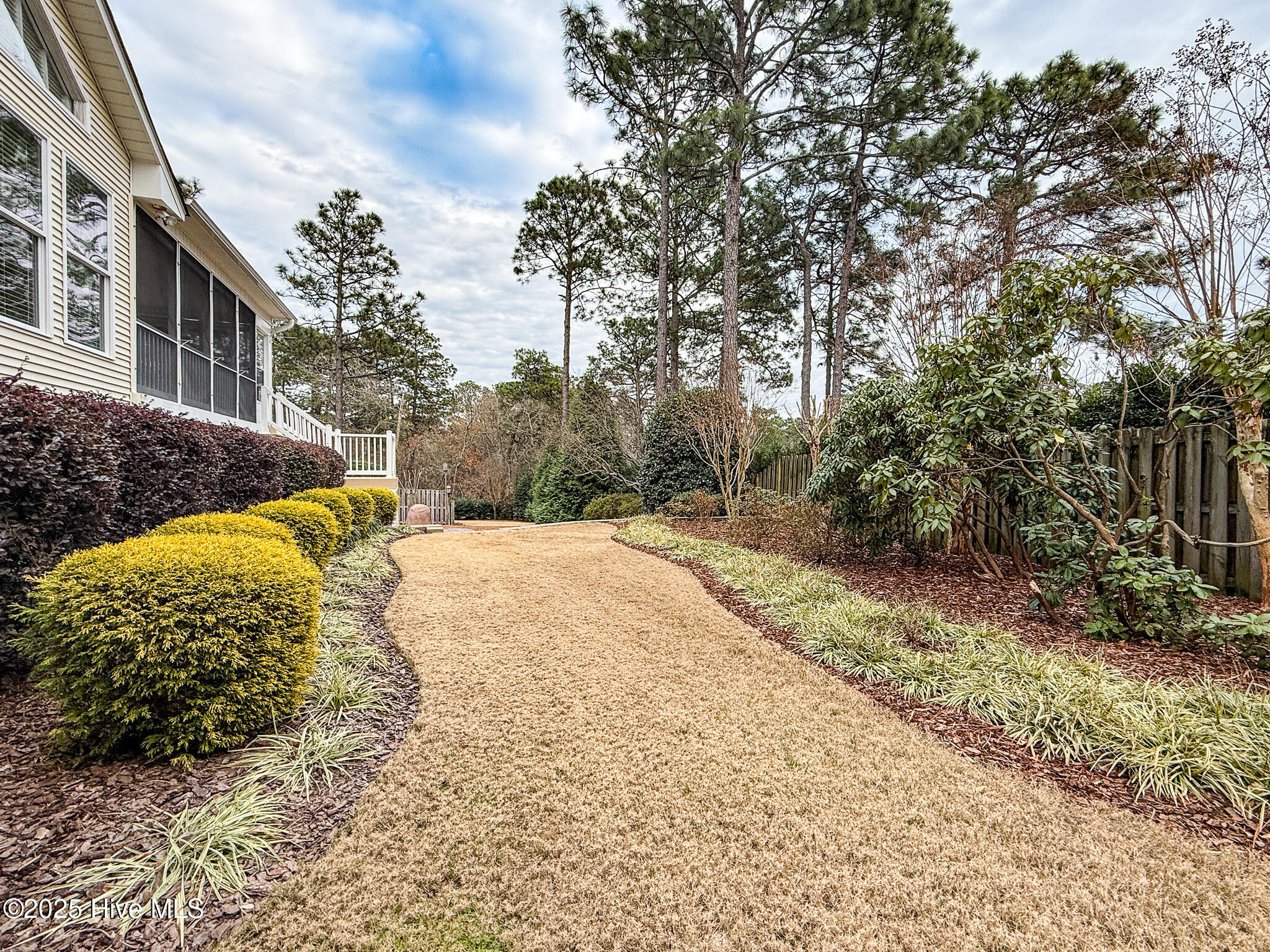 870 Monticello Drive, 8