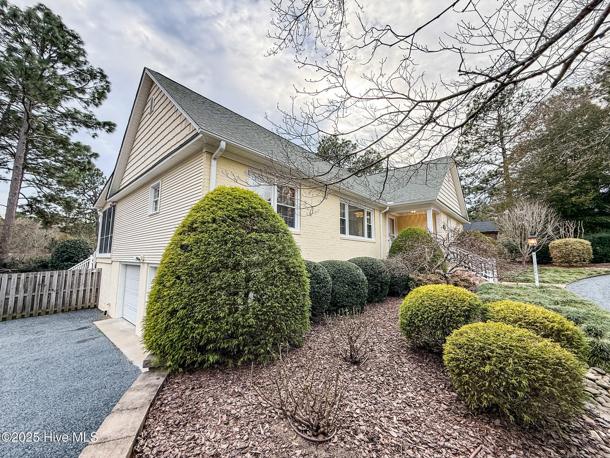 870 Monticello Drive, 8