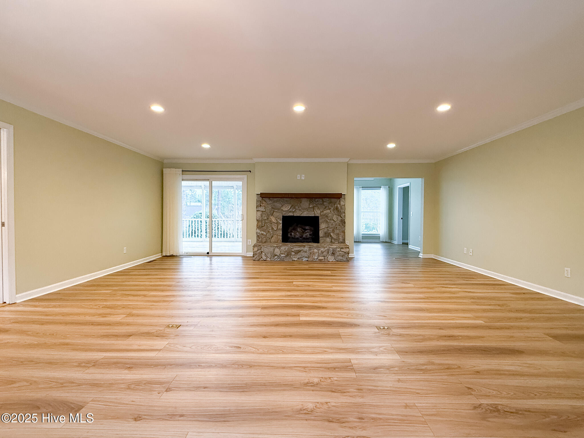 870 Monticello Drive, 8