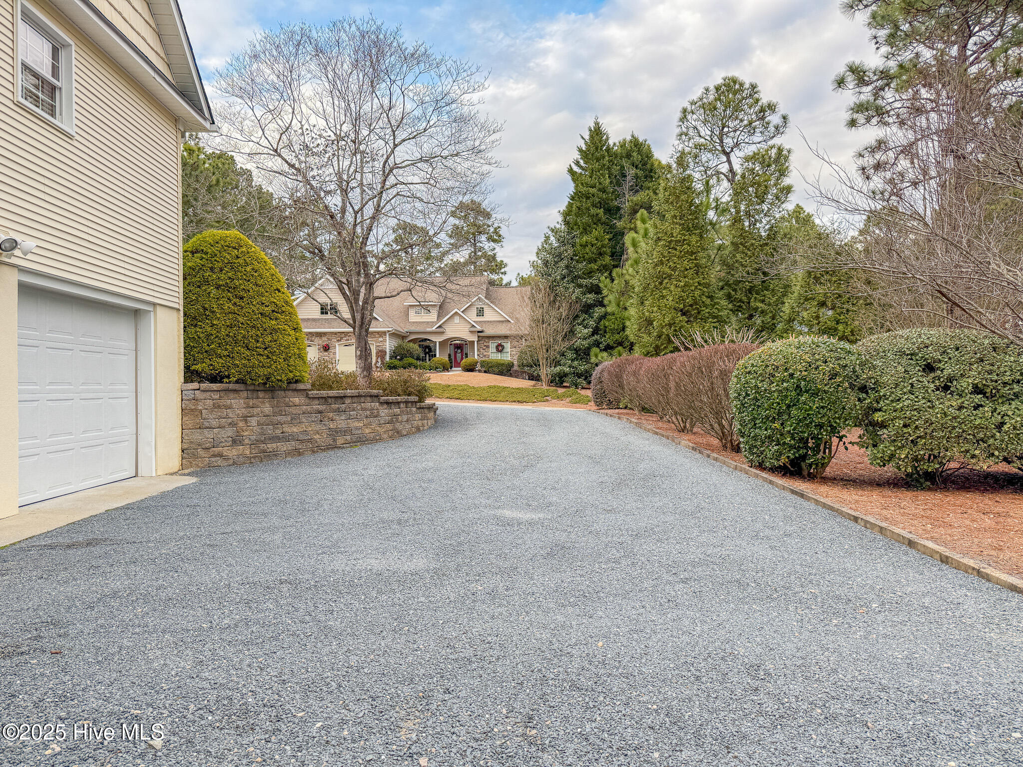 870 Monticello Drive, 8