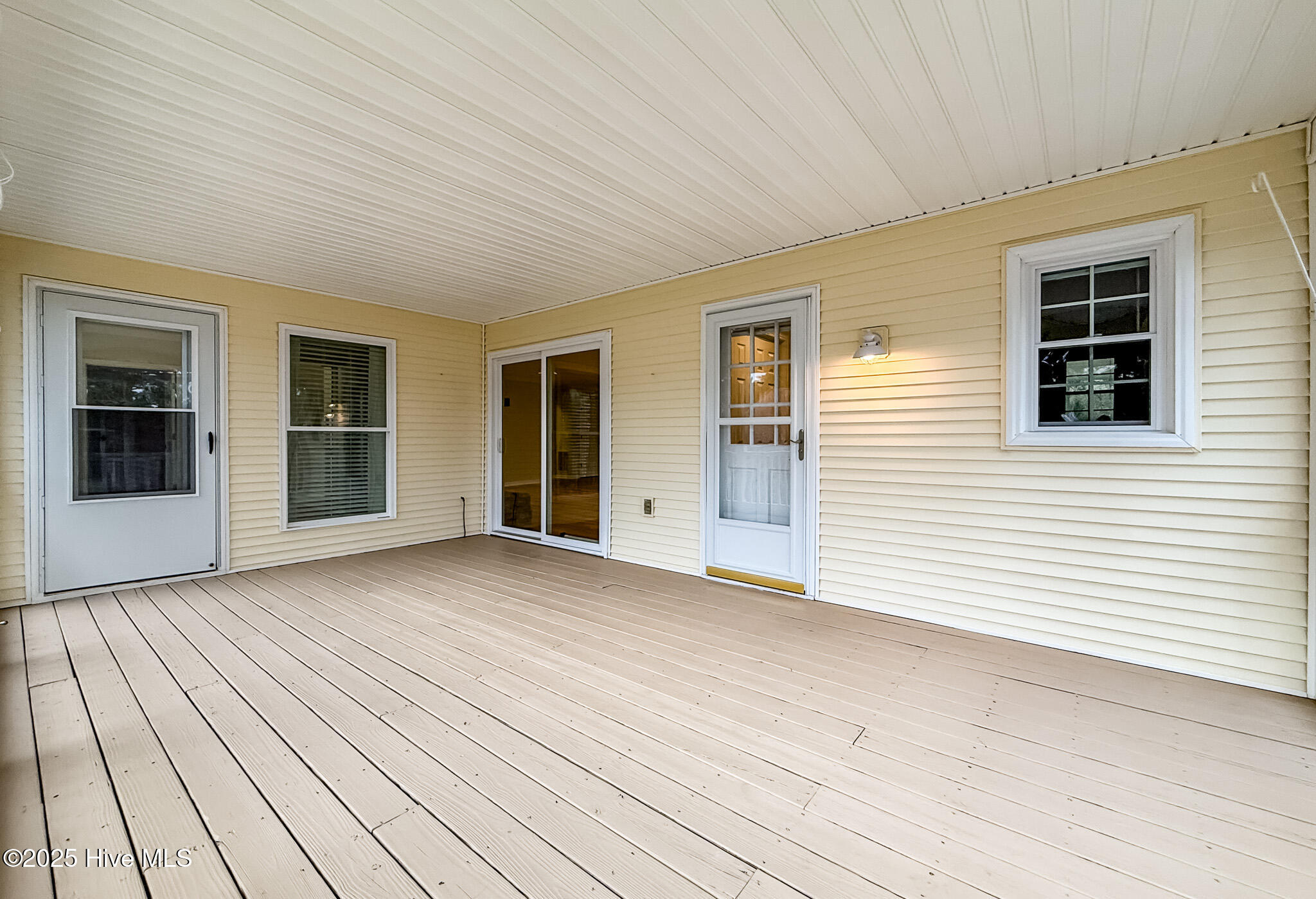 870 Monticello Drive, 8
