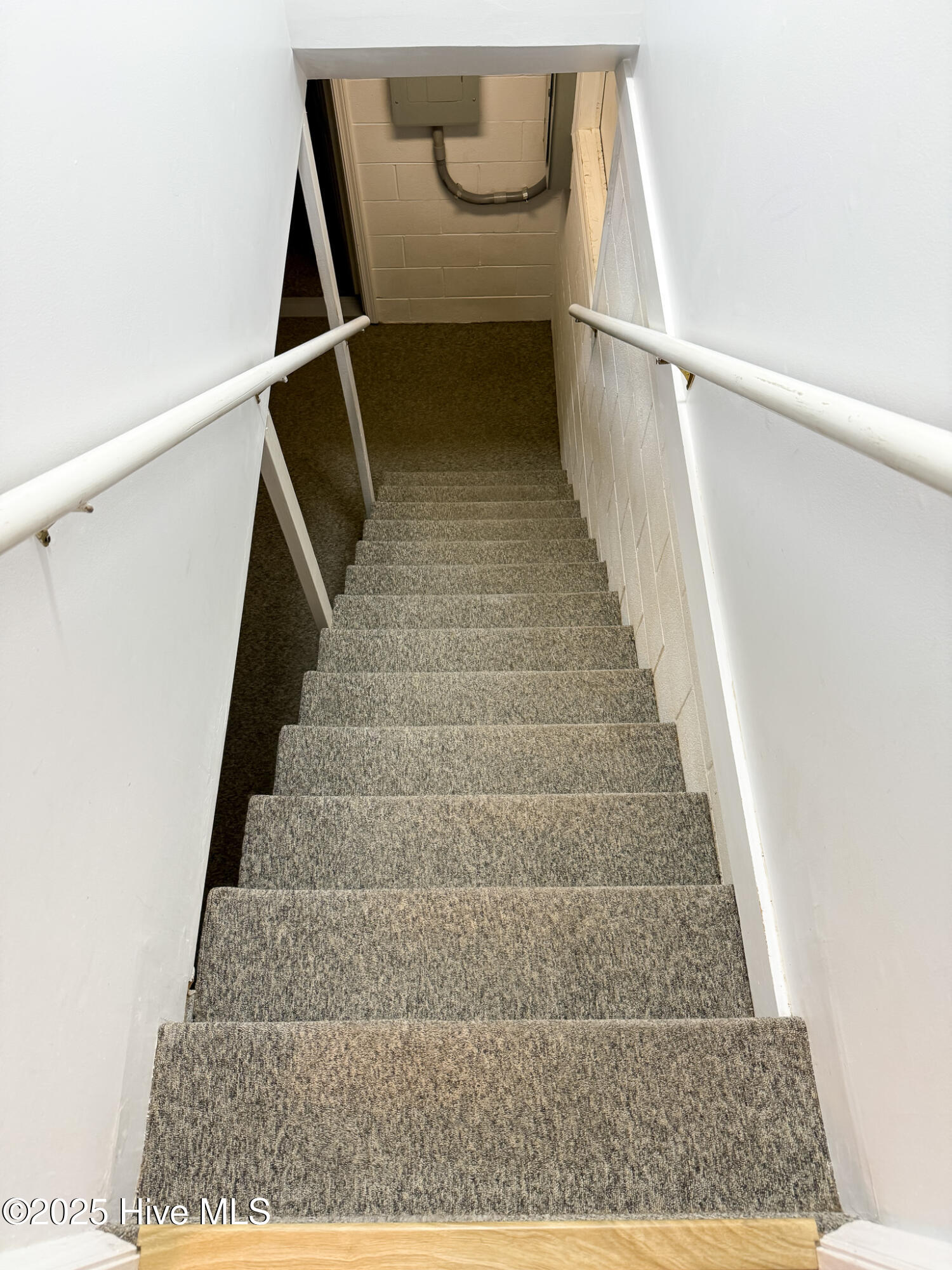 870 Monticello Drive, 8