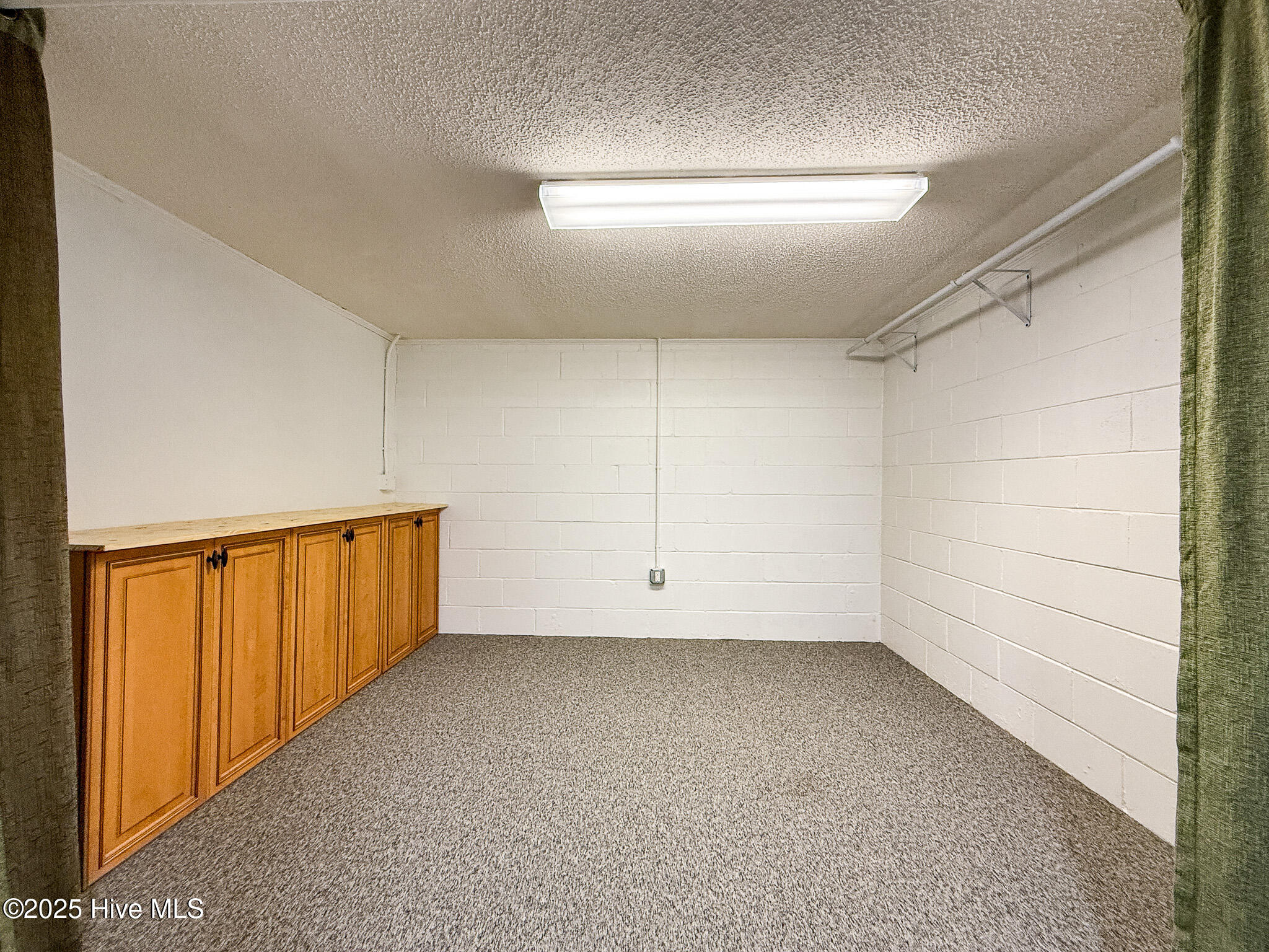 870 Monticello Drive, 8