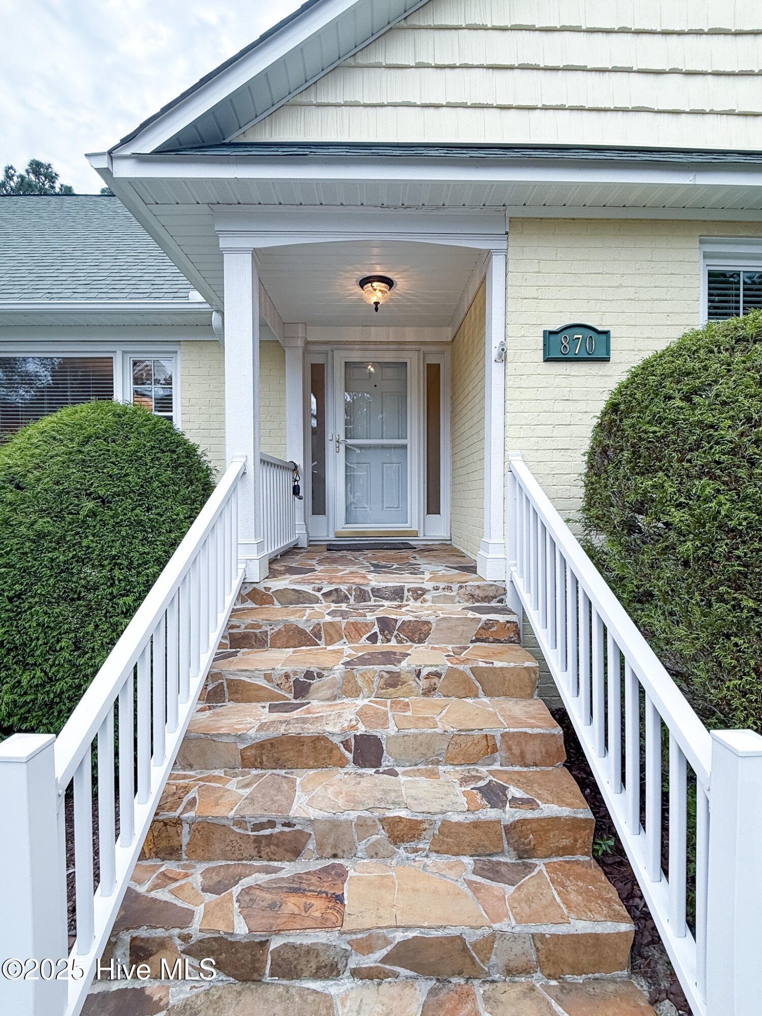 870 Monticello Drive, 8