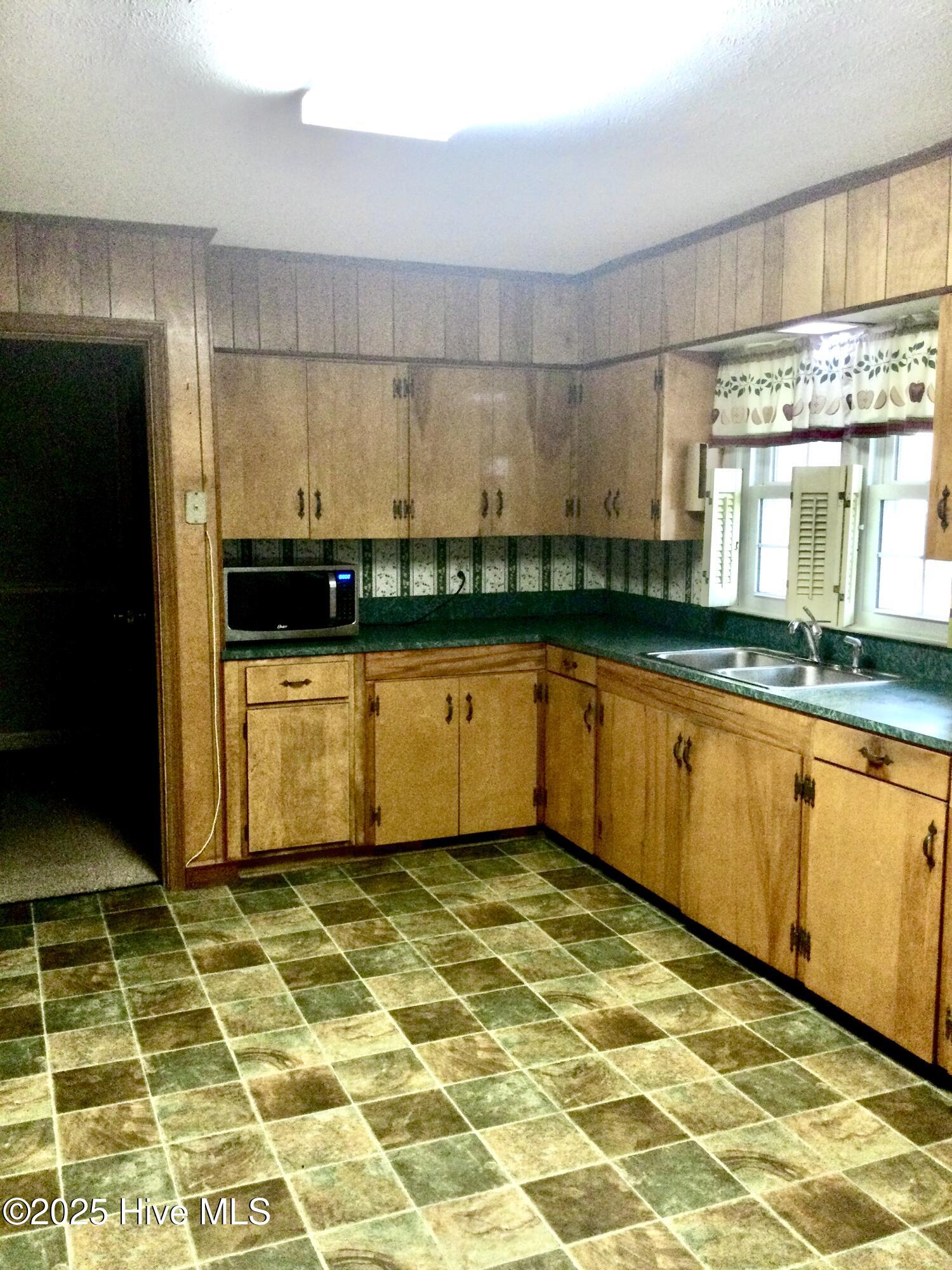 410 N Currant Street