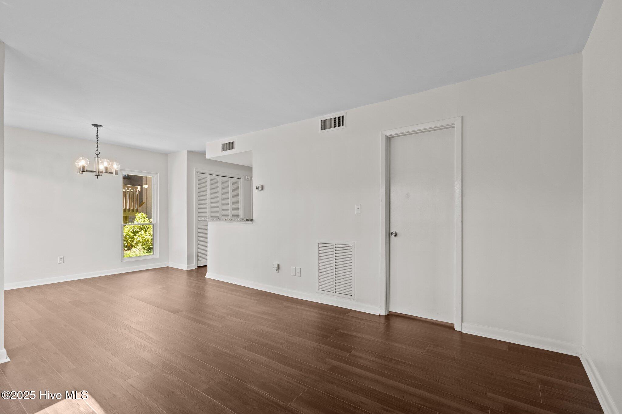 10 Pine Tree Road, 108