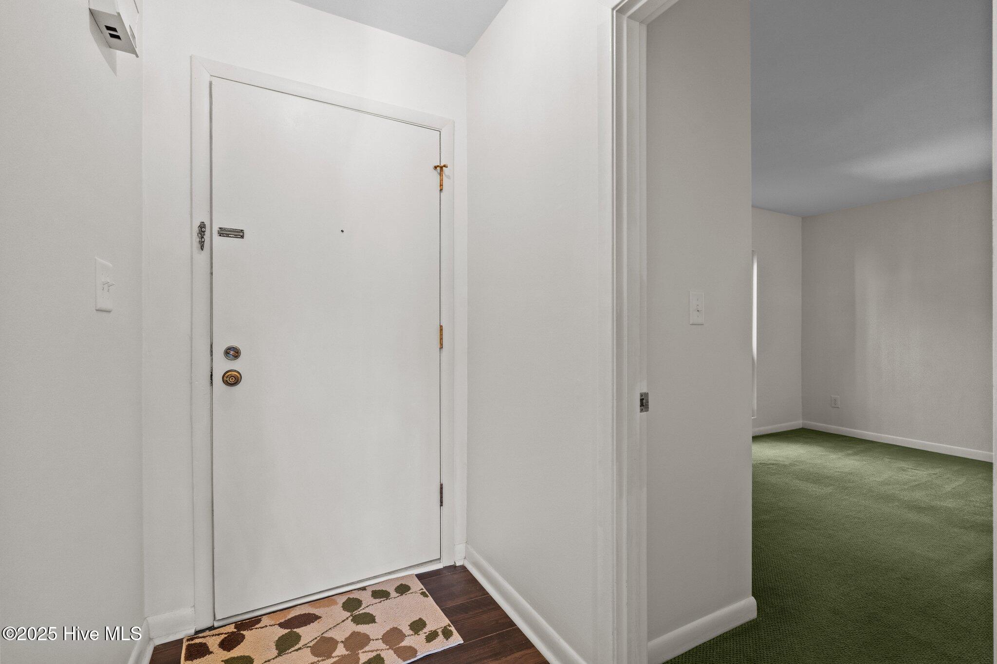 10 Pine Tree Road, 108