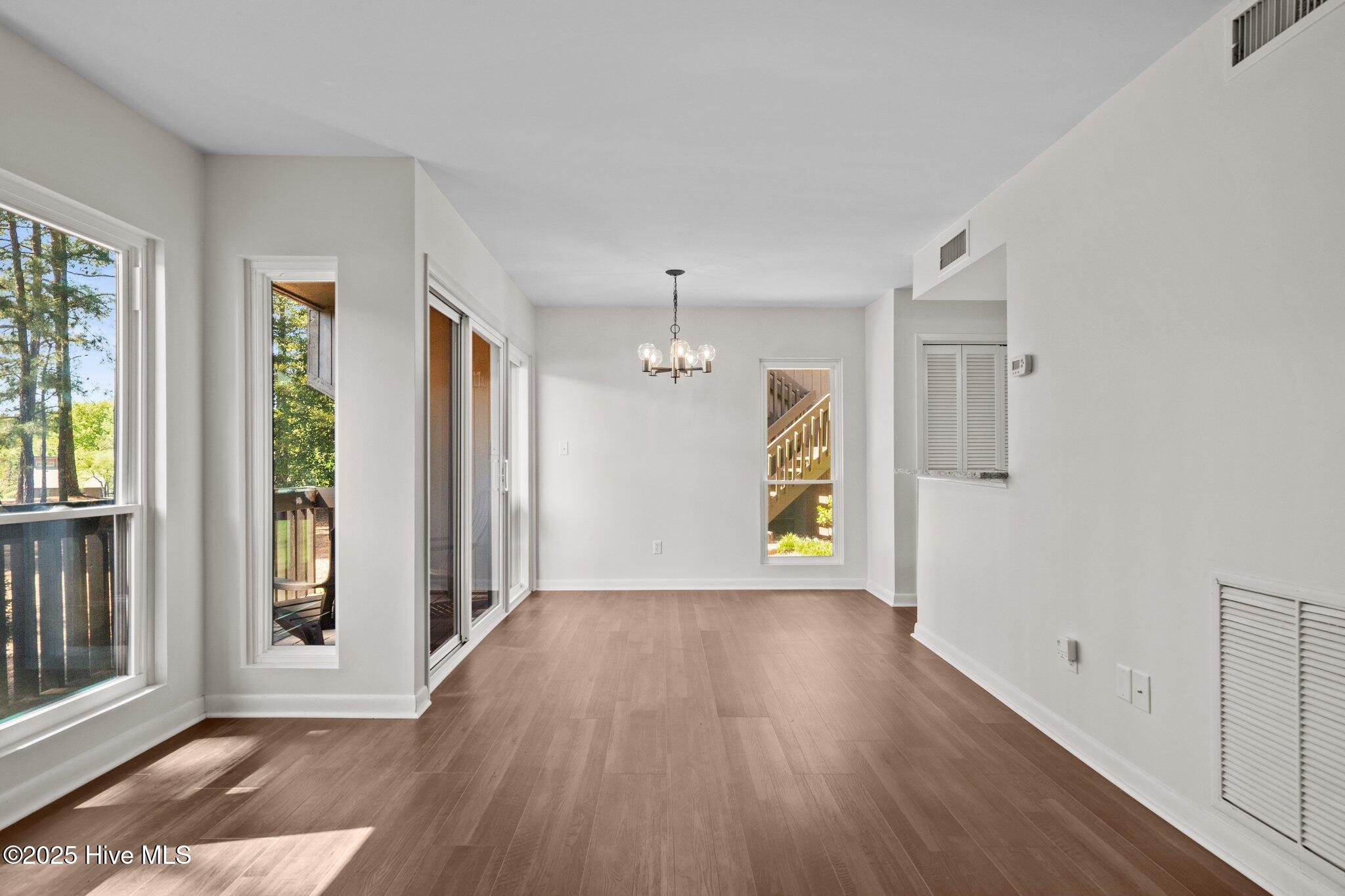 10 Pine Tree Road, 108