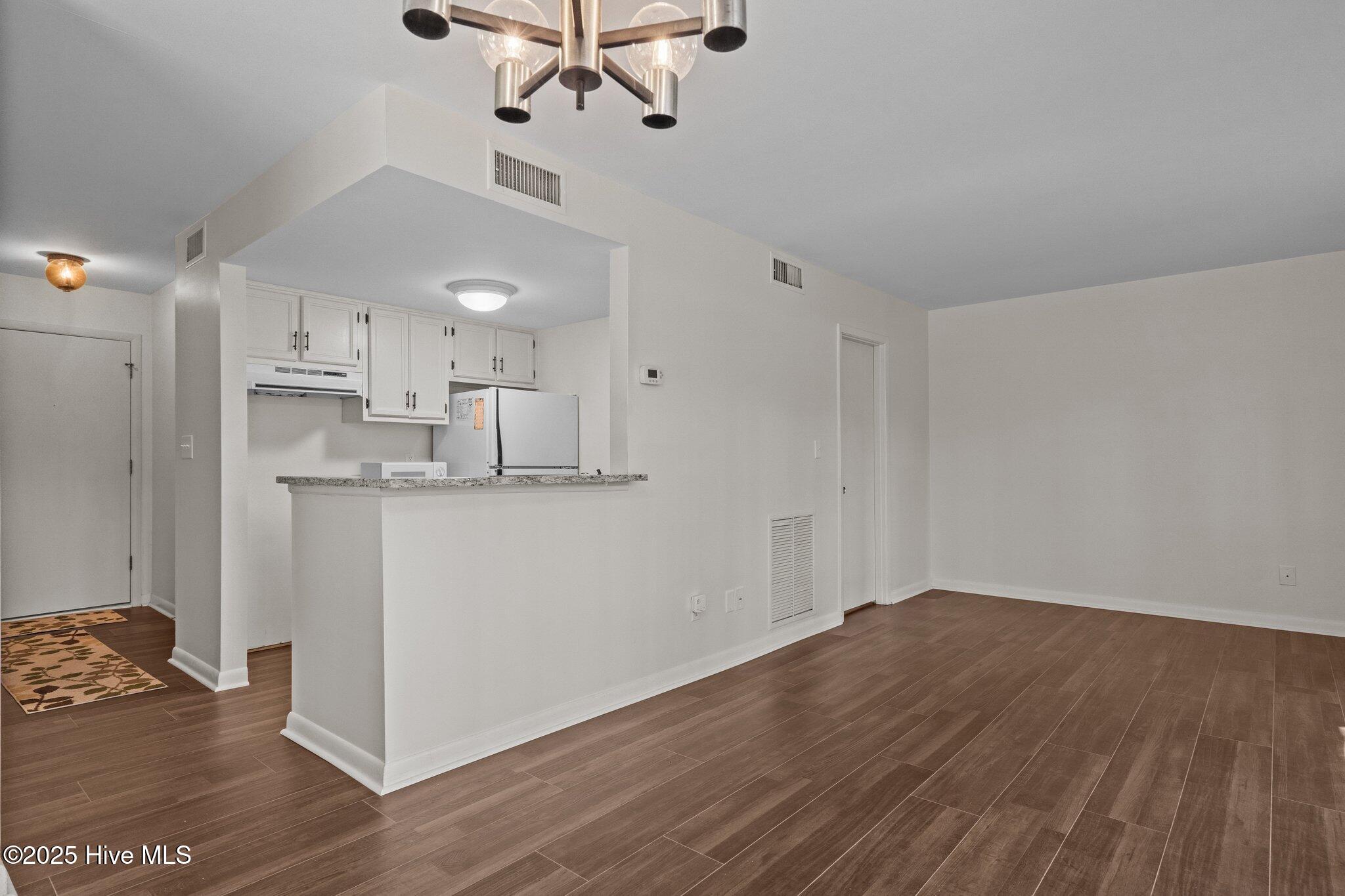 10 Pine Tree Road, 108