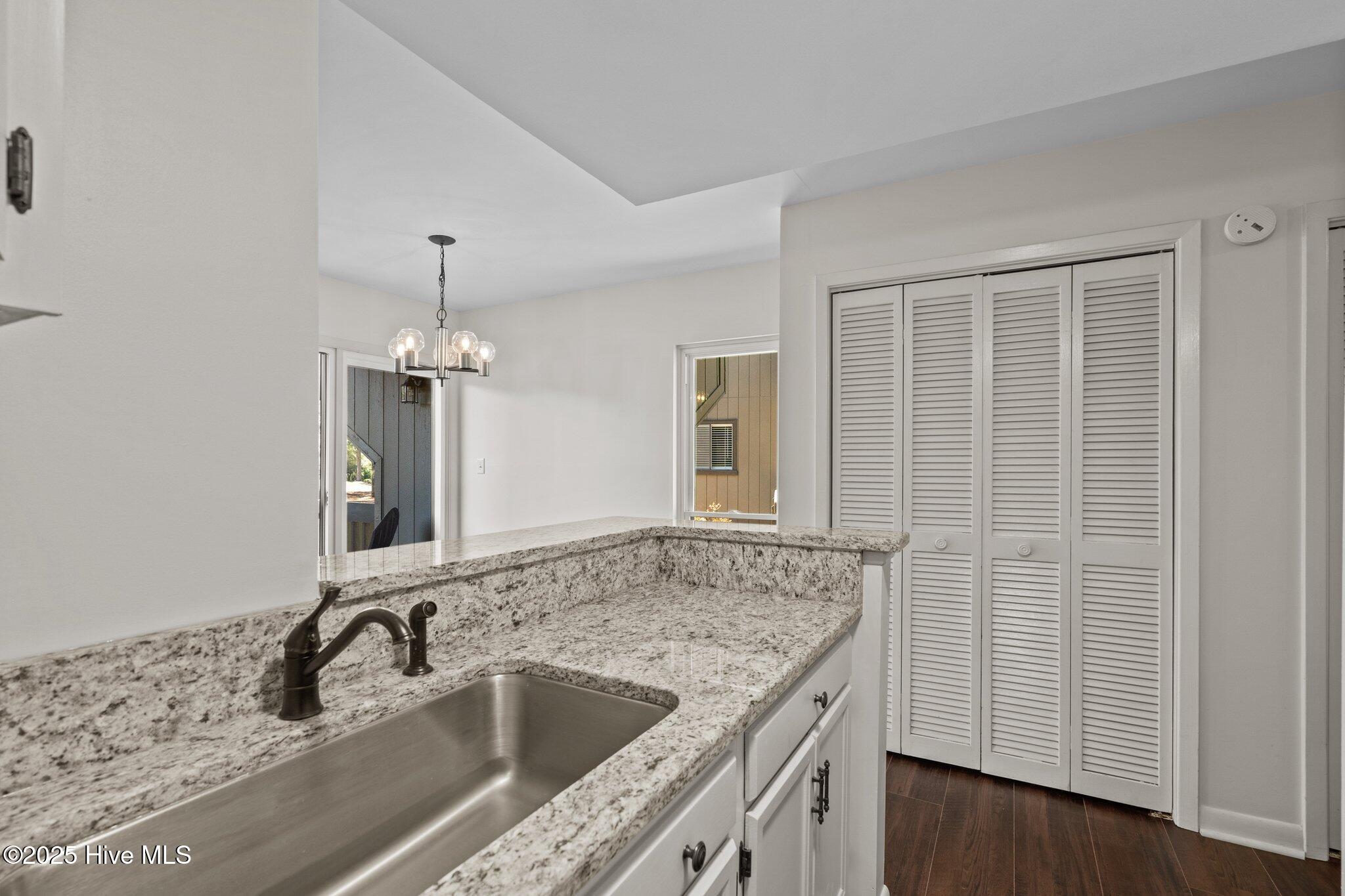 10 Pine Tree Road, 108