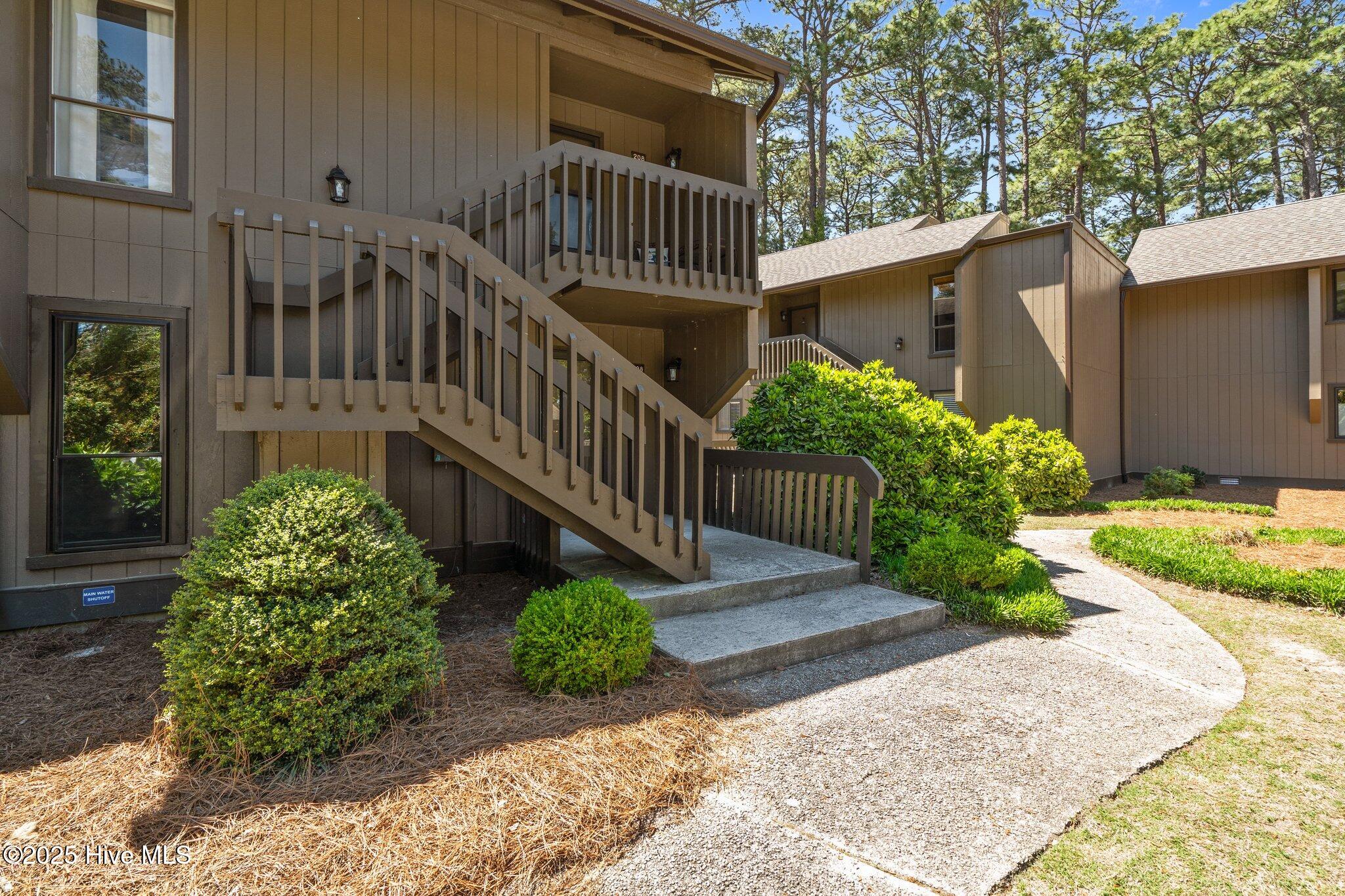 10 Pine Tree Road, 108