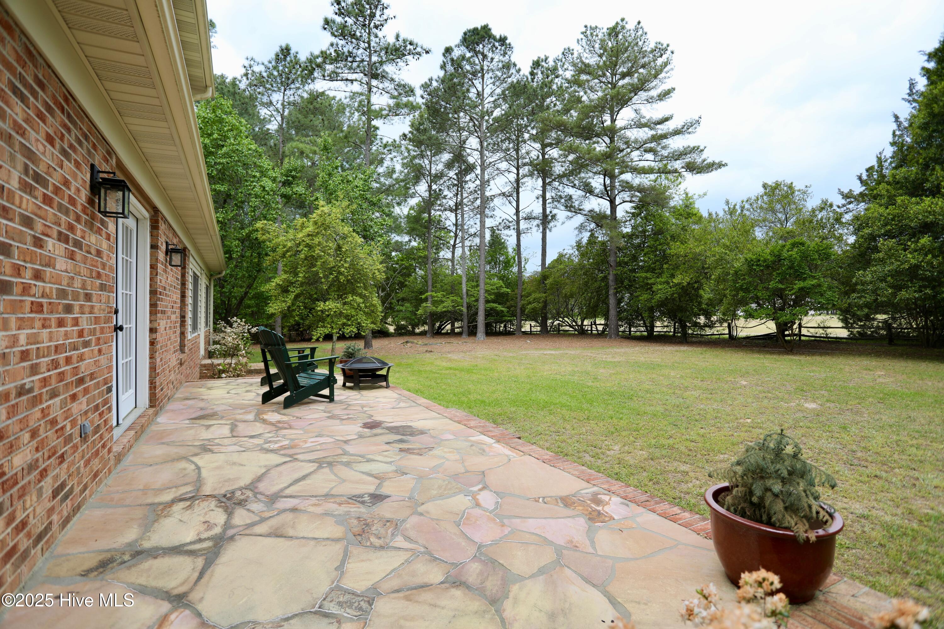 17 Cardinal Drive