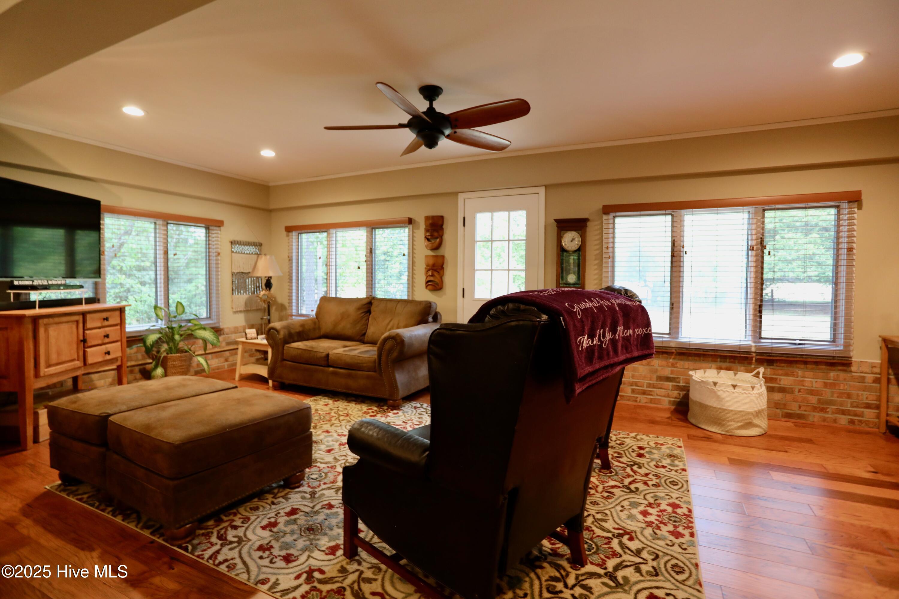 17 Cardinal Drive