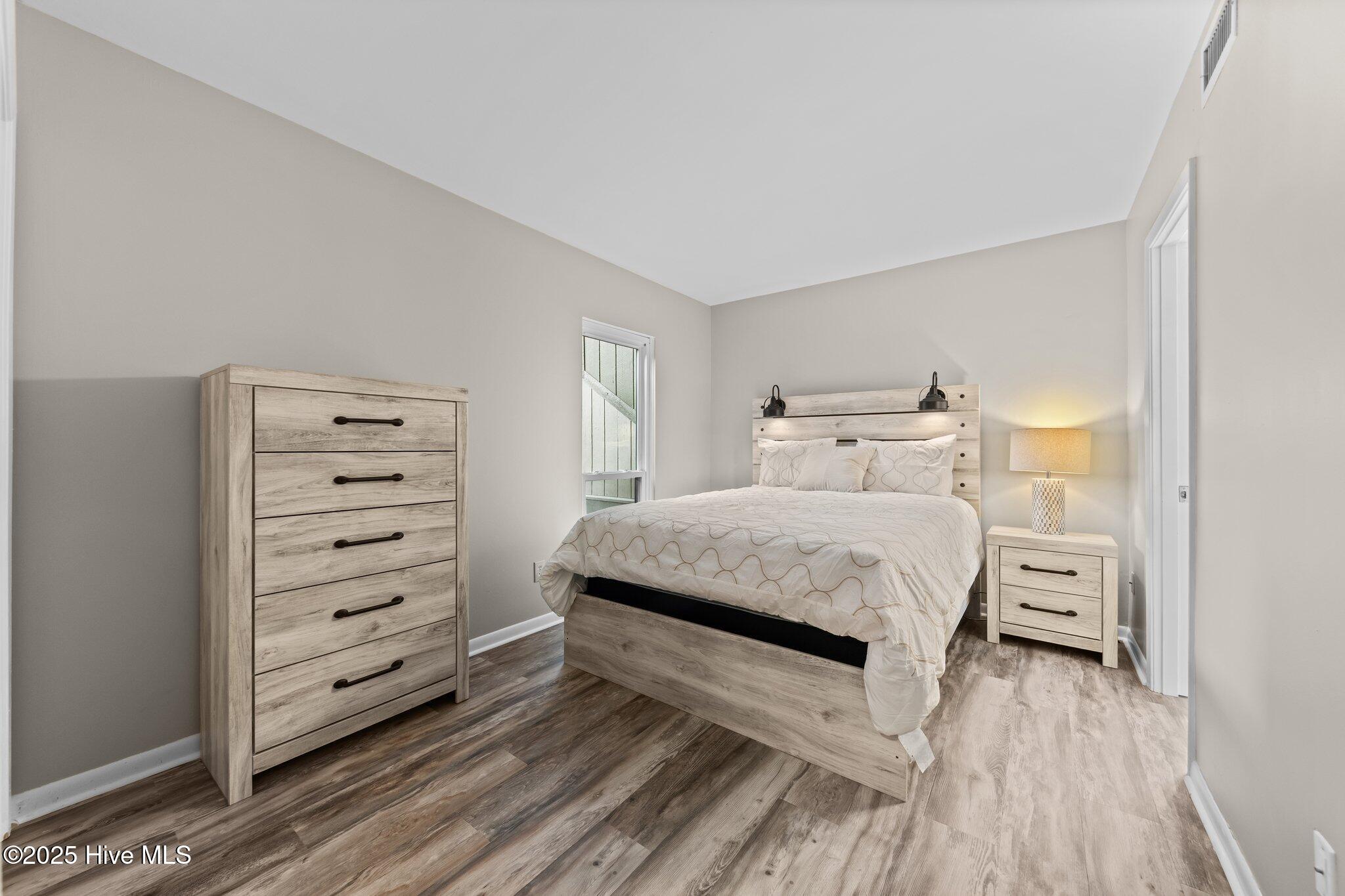 10 Pine Tree Road, 123