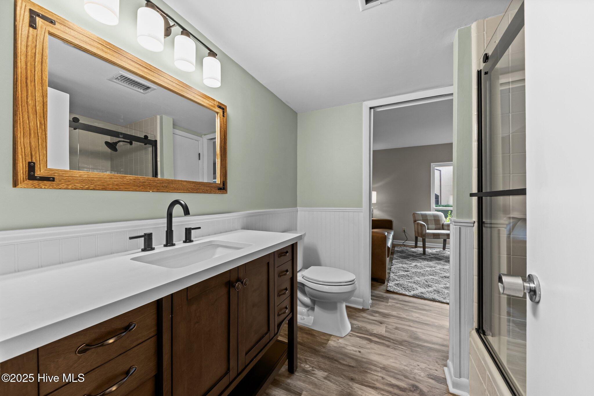 10 Pine Tree Road, 123