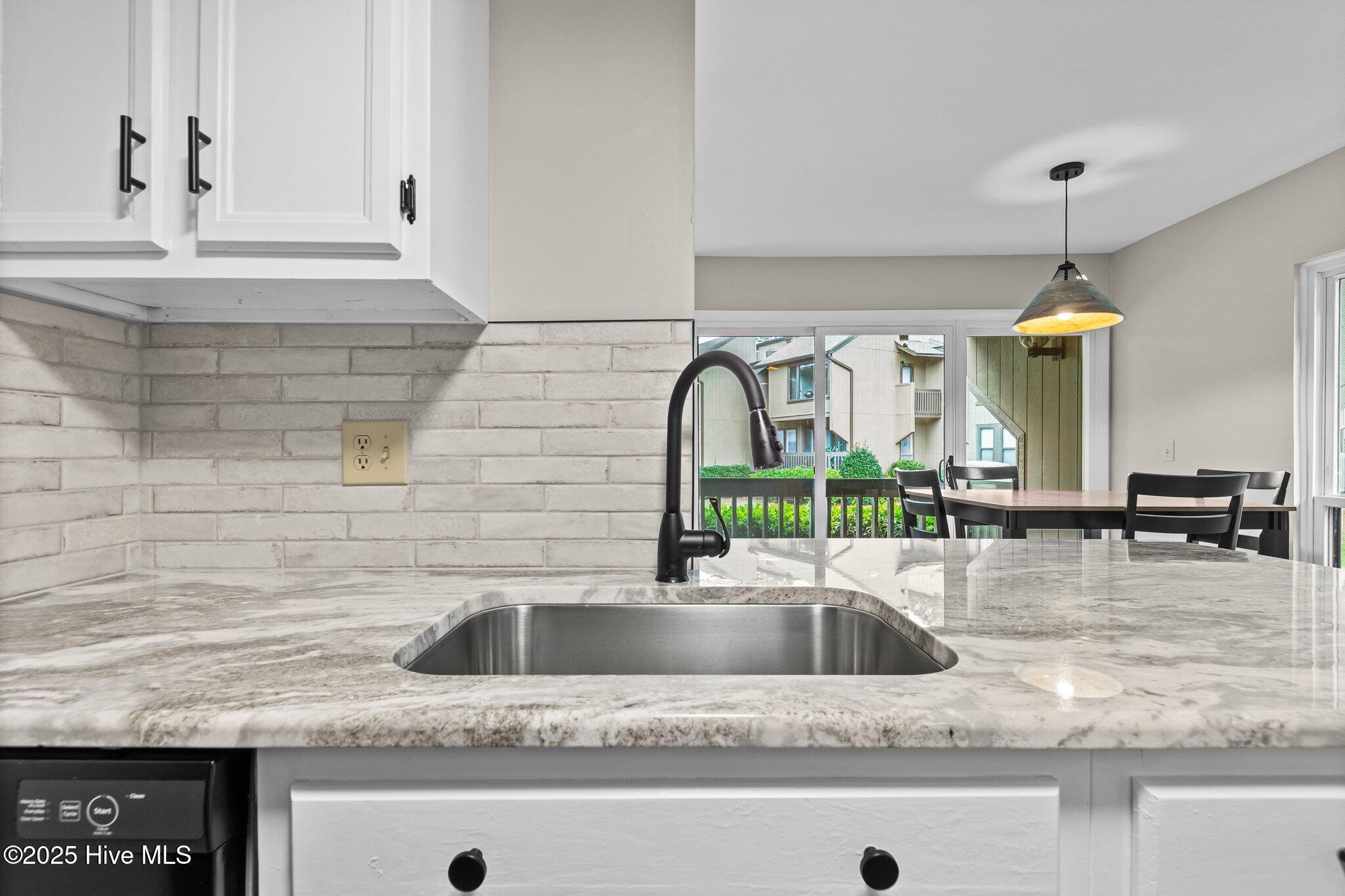 10 Pine Tree Road, 123