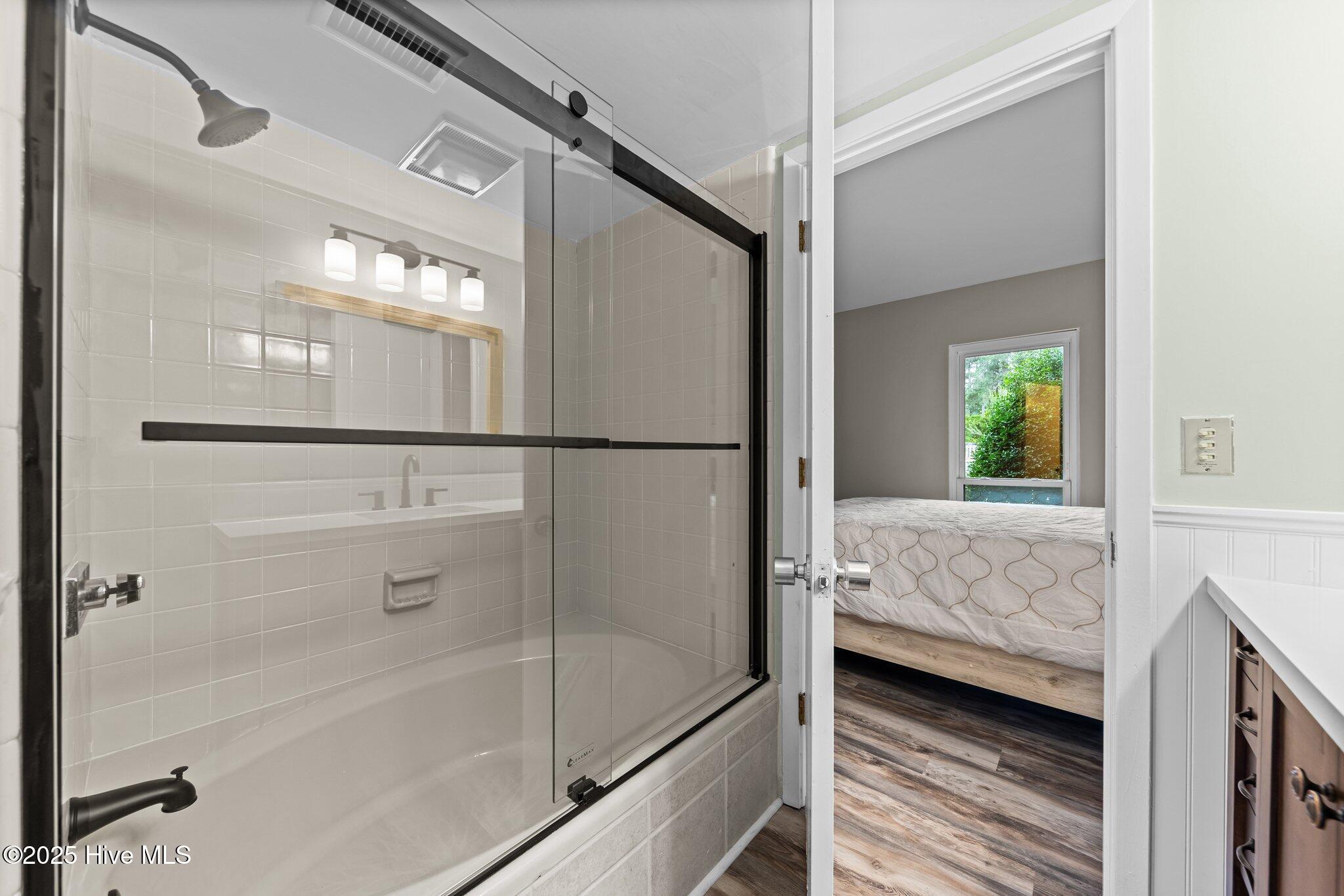 10 Pine Tree Road, 123