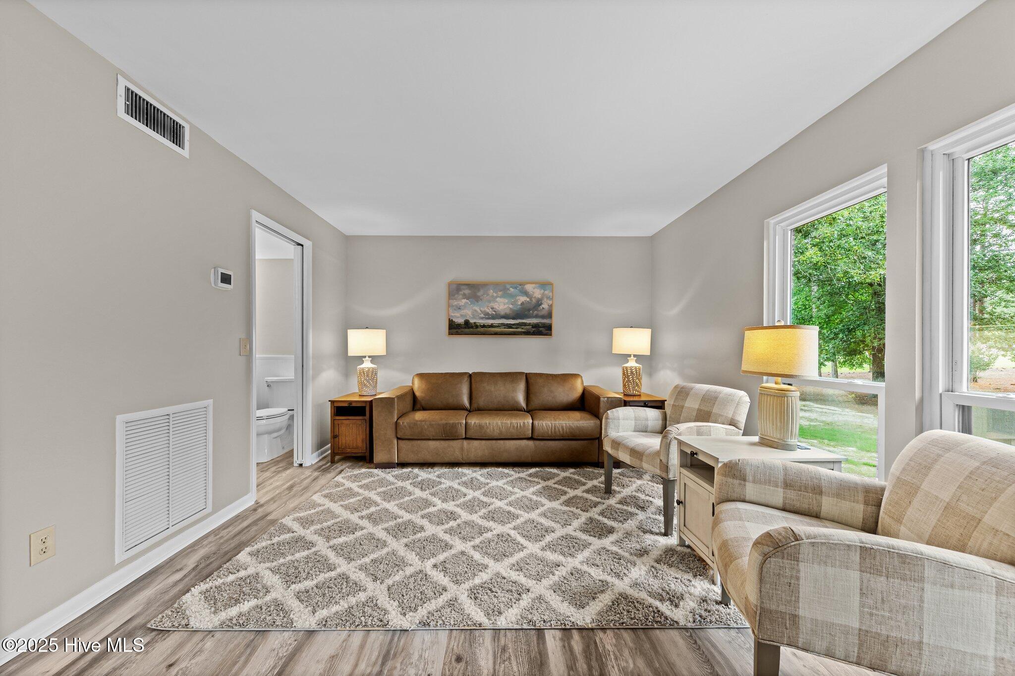 10 Pine Tree Road, 123