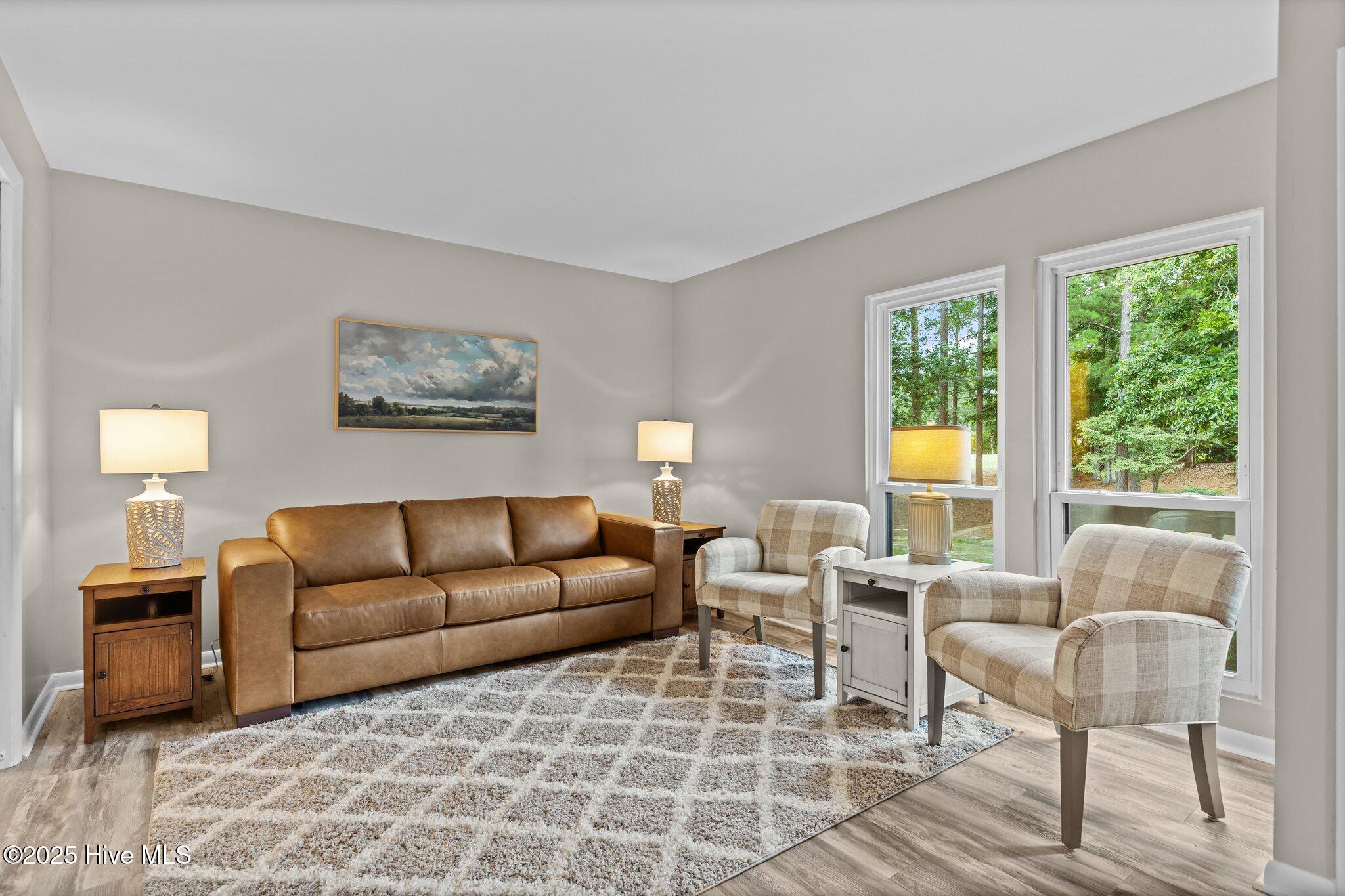 10 Pine Tree Road, 123