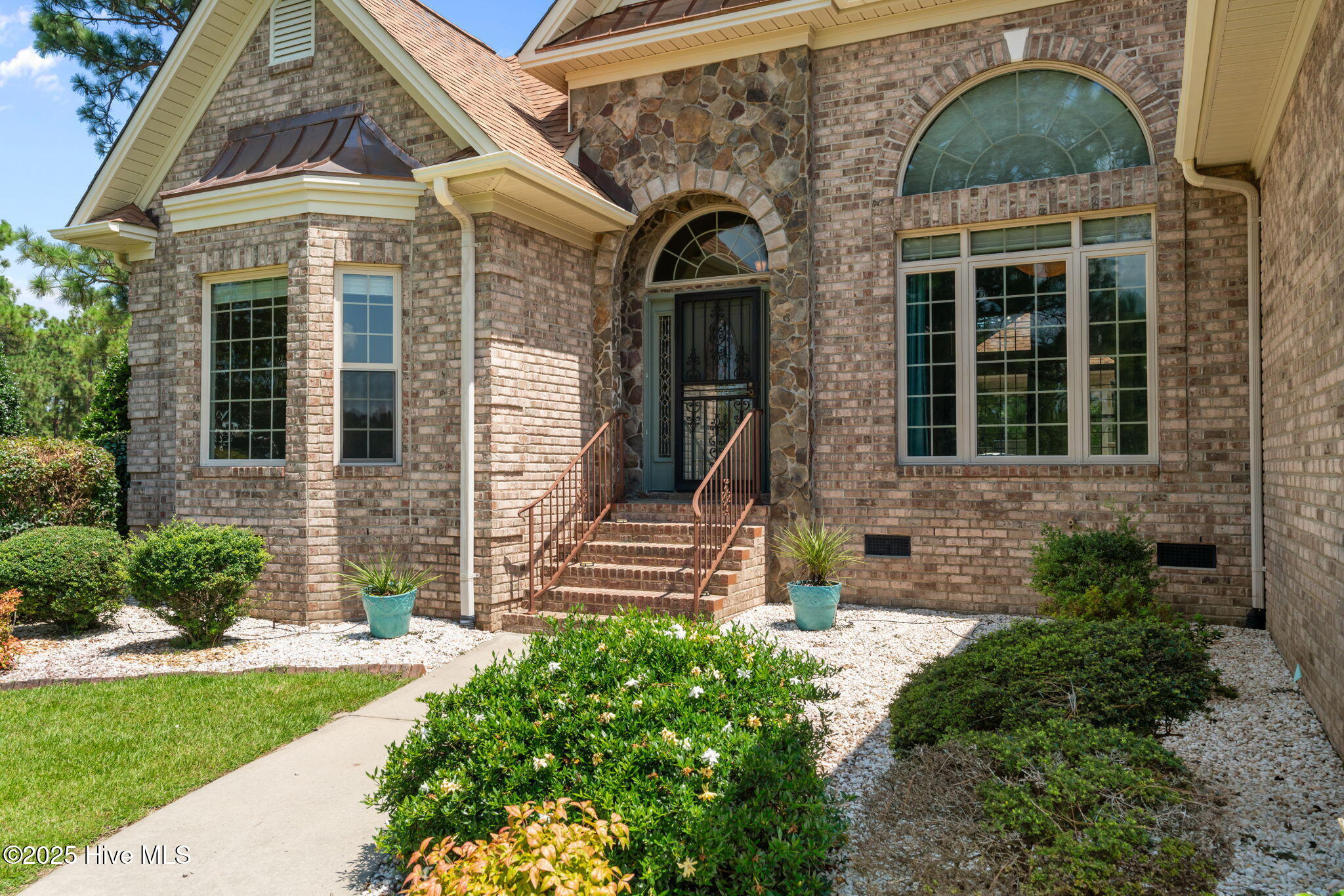 115 Lamplighter Lane